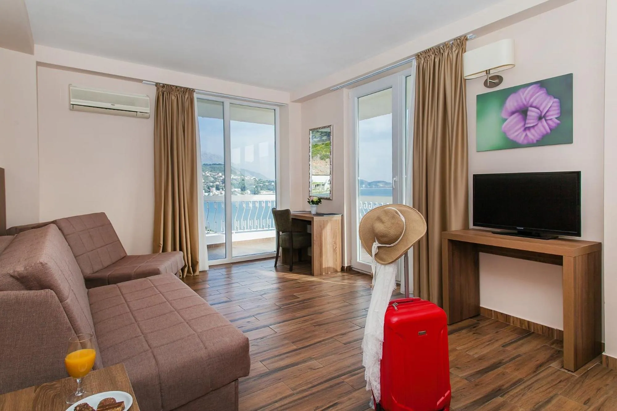 TV and multimedia in Hotel Sato Conference & SPA Resort