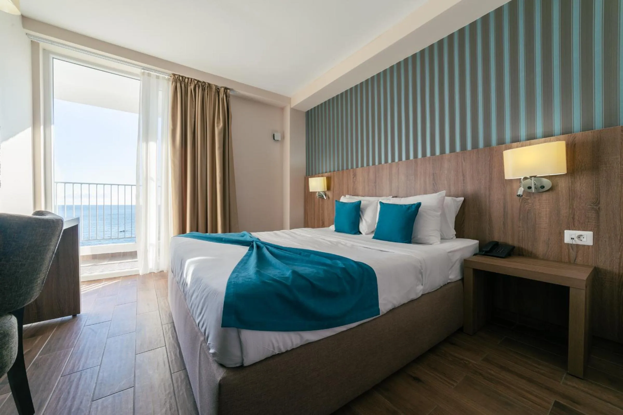 Balcony/Terrace, Bed in Hotel Sato Conference & SPA Resort