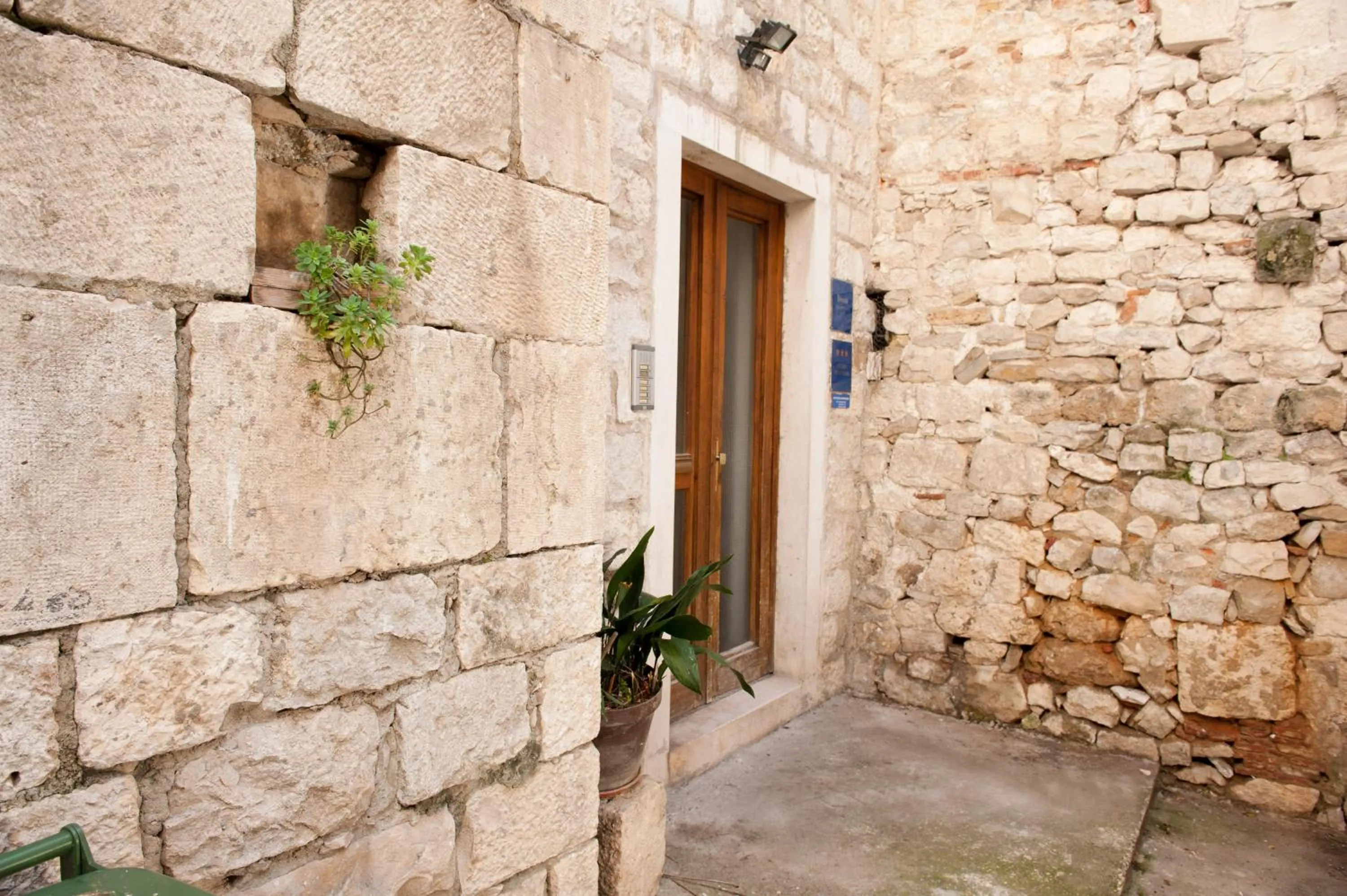 Patio in MK Luxury Rooms