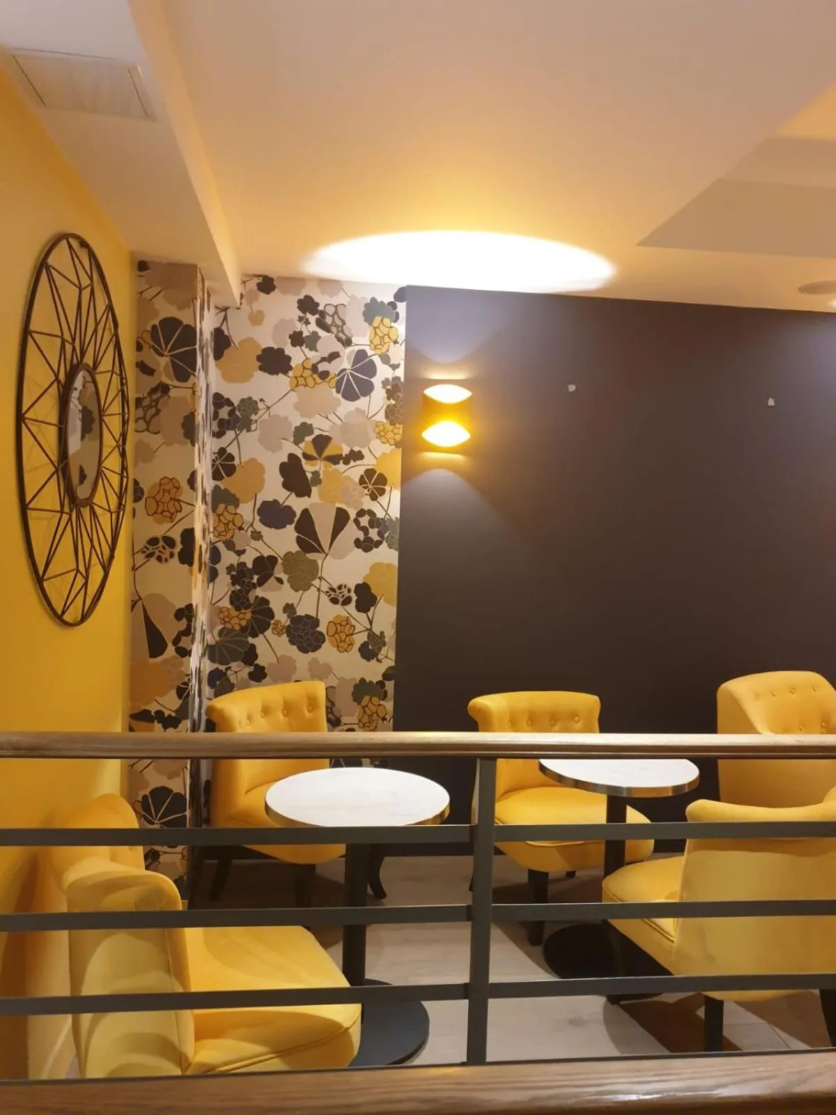 Lounge or bar in Hotel PARIS GAMBETTA- PANAMHOTEL-PERE LACHAISE