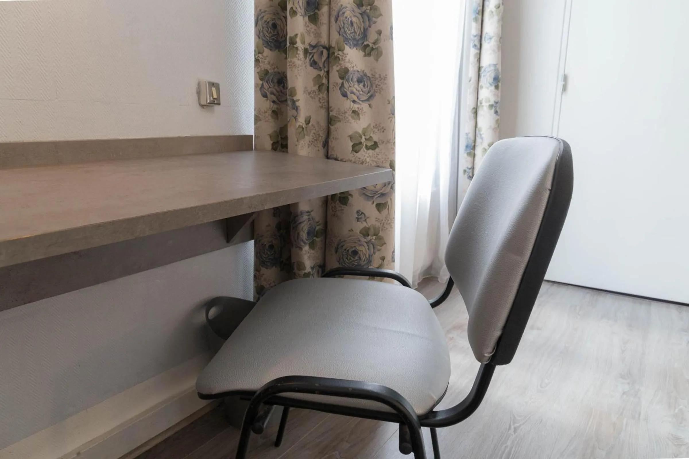 Hotel PARIS GAMBETTA- PANAMHOTEL-PERE LACHAISE