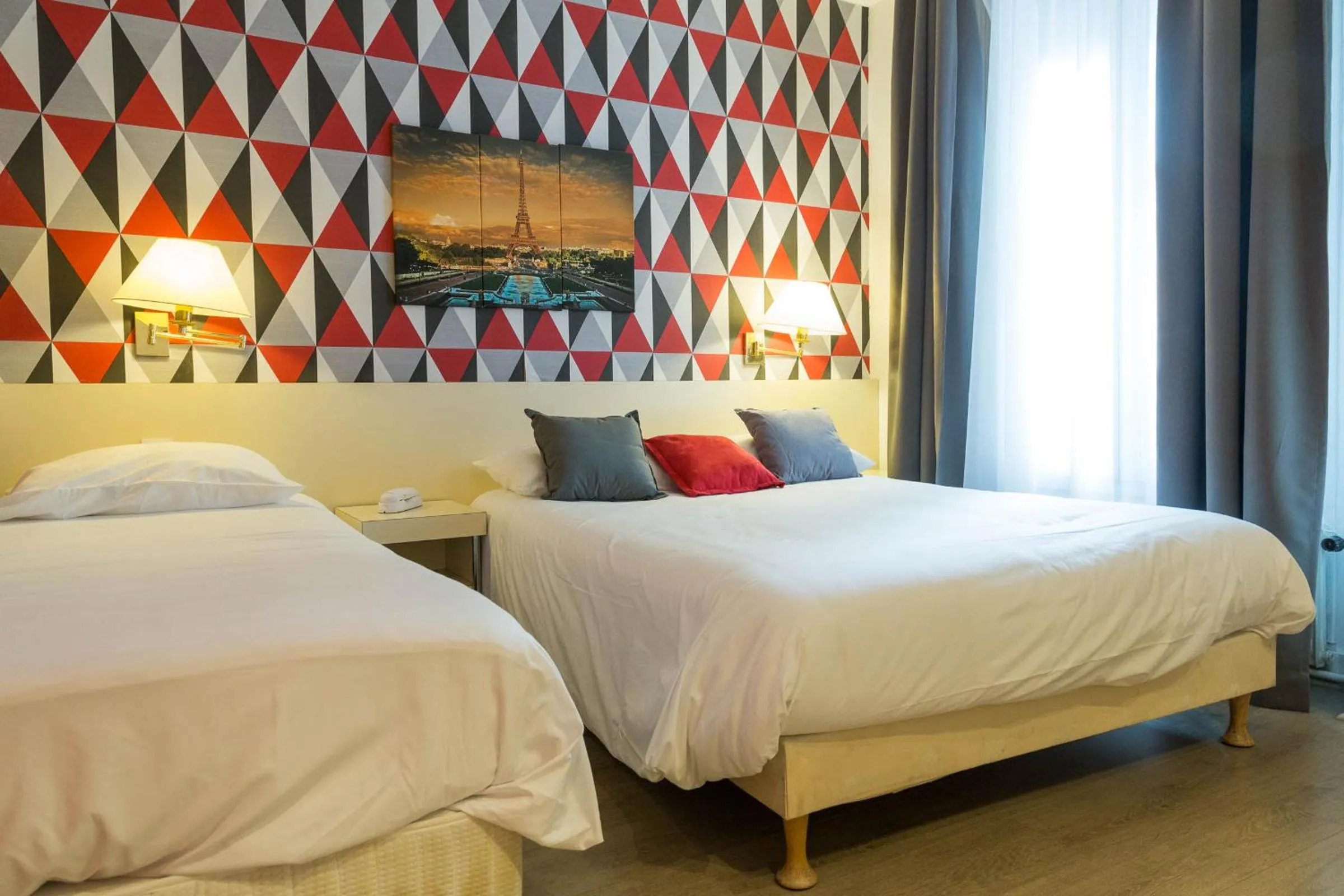 Bed in Hotel PARIS GAMBETTA- PANAMHOTEL-PERE LACHAISE
