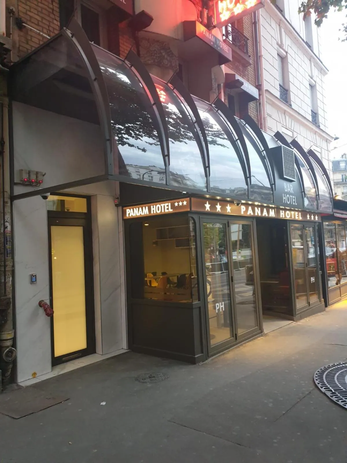 Hotel PARIS GAMBETTA- PANAMHOTEL-PERE LACHAISE