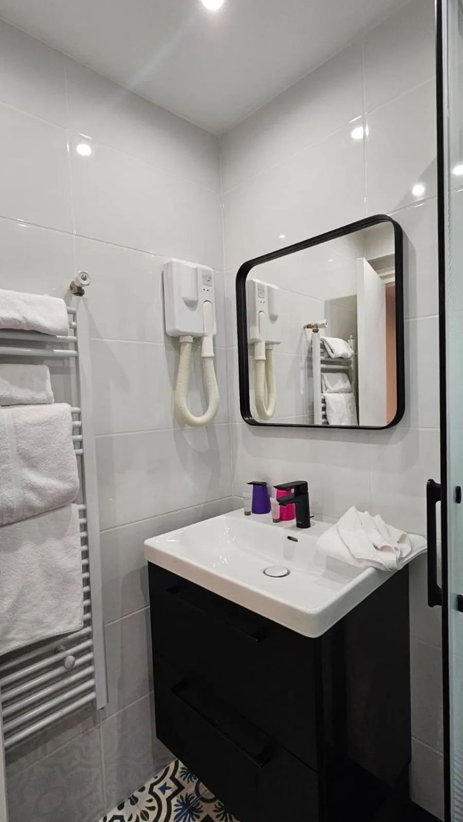 Hotel PARIS GAMBETTA- PANAMHOTEL-PERE LACHAISE