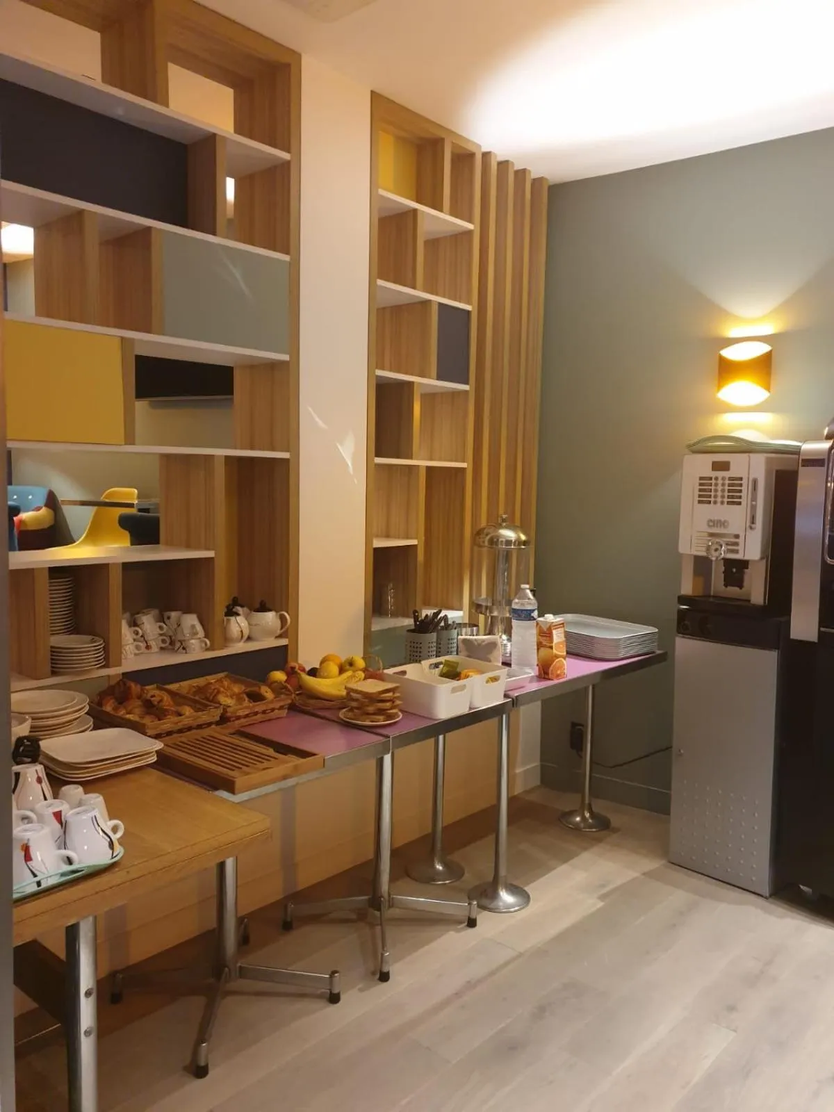 Hotel PARIS GAMBETTA- PANAMHOTEL-PERE LACHAISE