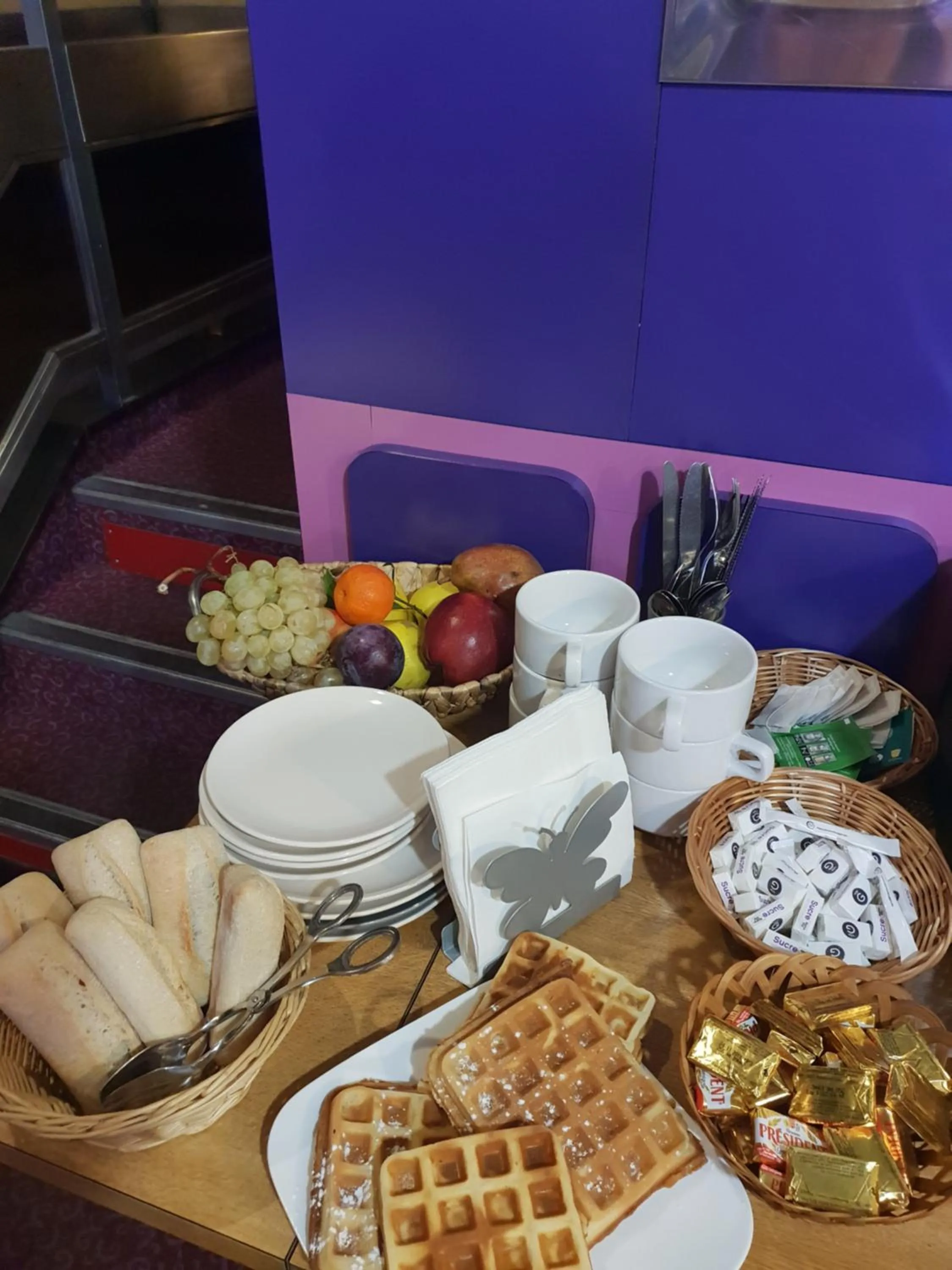 Hotel PARIS GAMBETTA- PANAMHOTEL-PERE LACHAISE