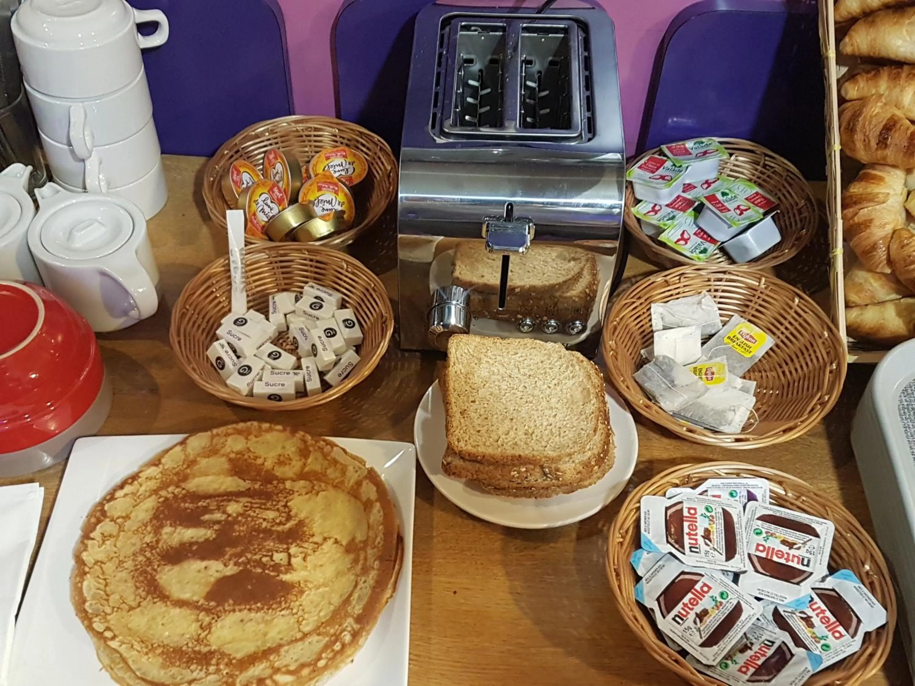 Breakfast in Hotel PARIS GAMBETTA- PANAMHOTEL-PERE LACHAISE