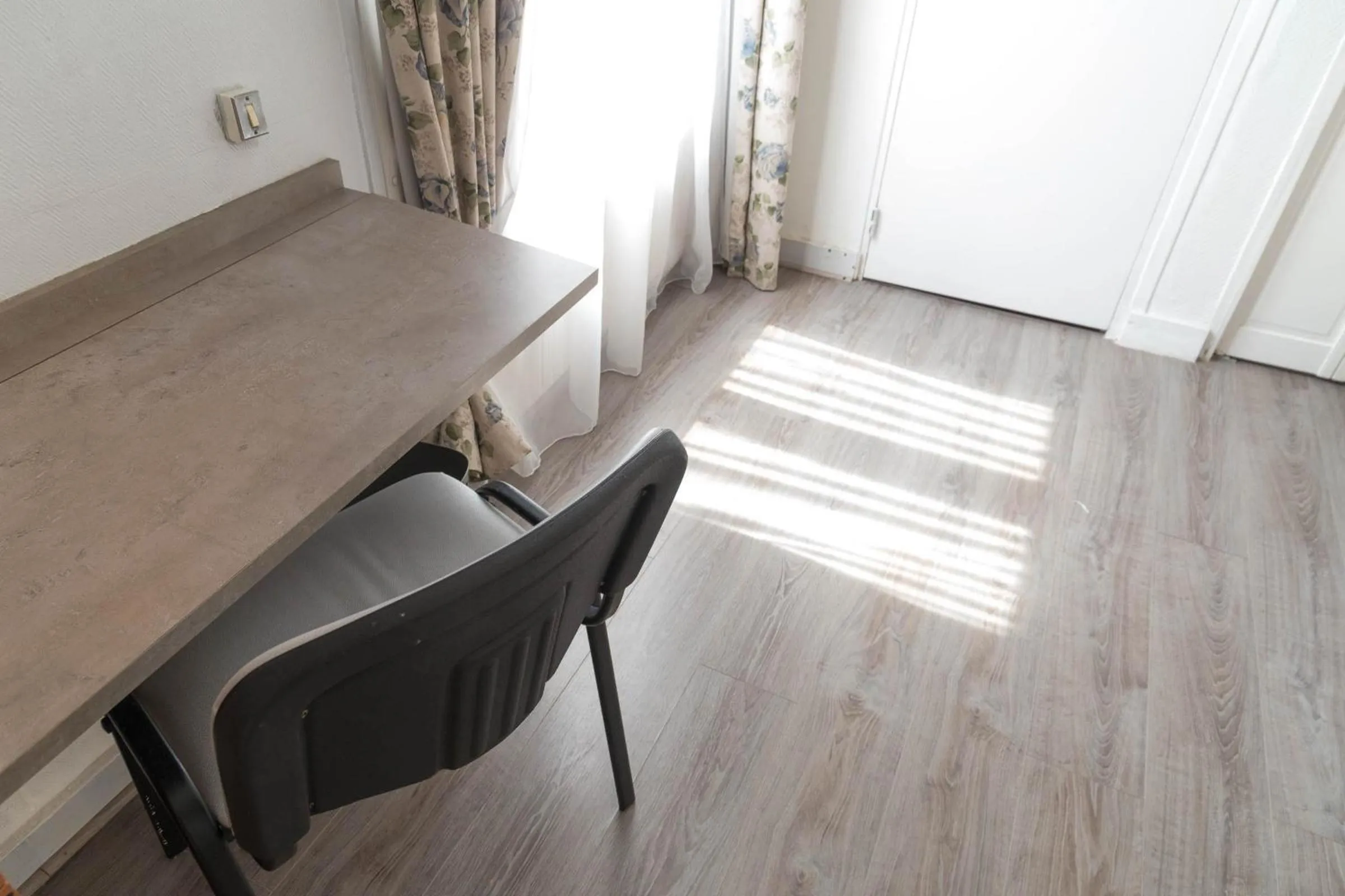 Hotel PARIS GAMBETTA- PANAMHOTEL-PERE LACHAISE