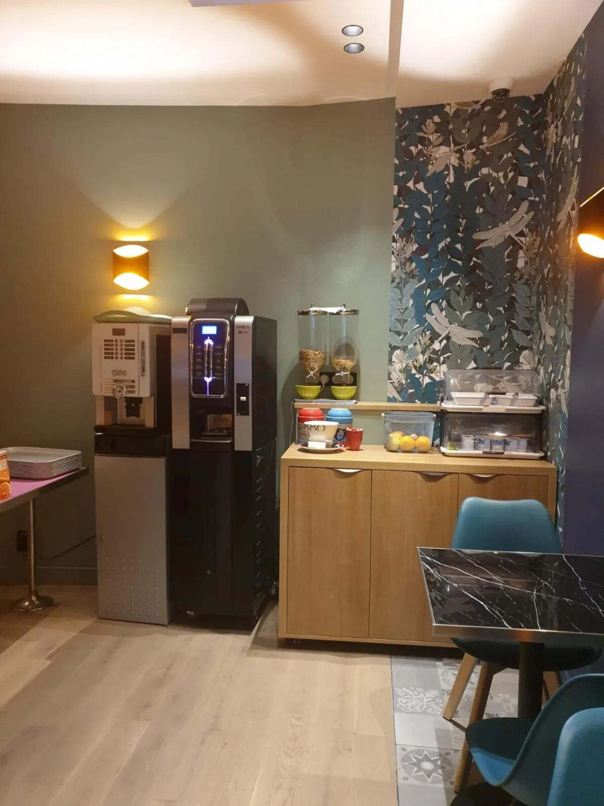 Hotel PARIS GAMBETTA- PANAMHOTEL-PERE LACHAISE