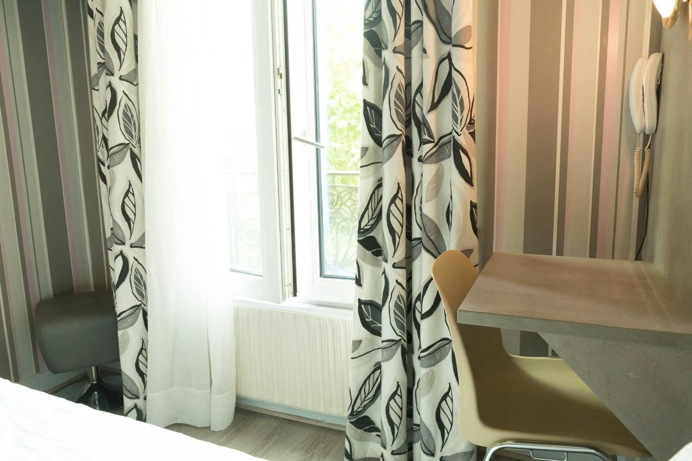 Hotel PARIS GAMBETTA- PANAMHOTEL-PERE LACHAISE