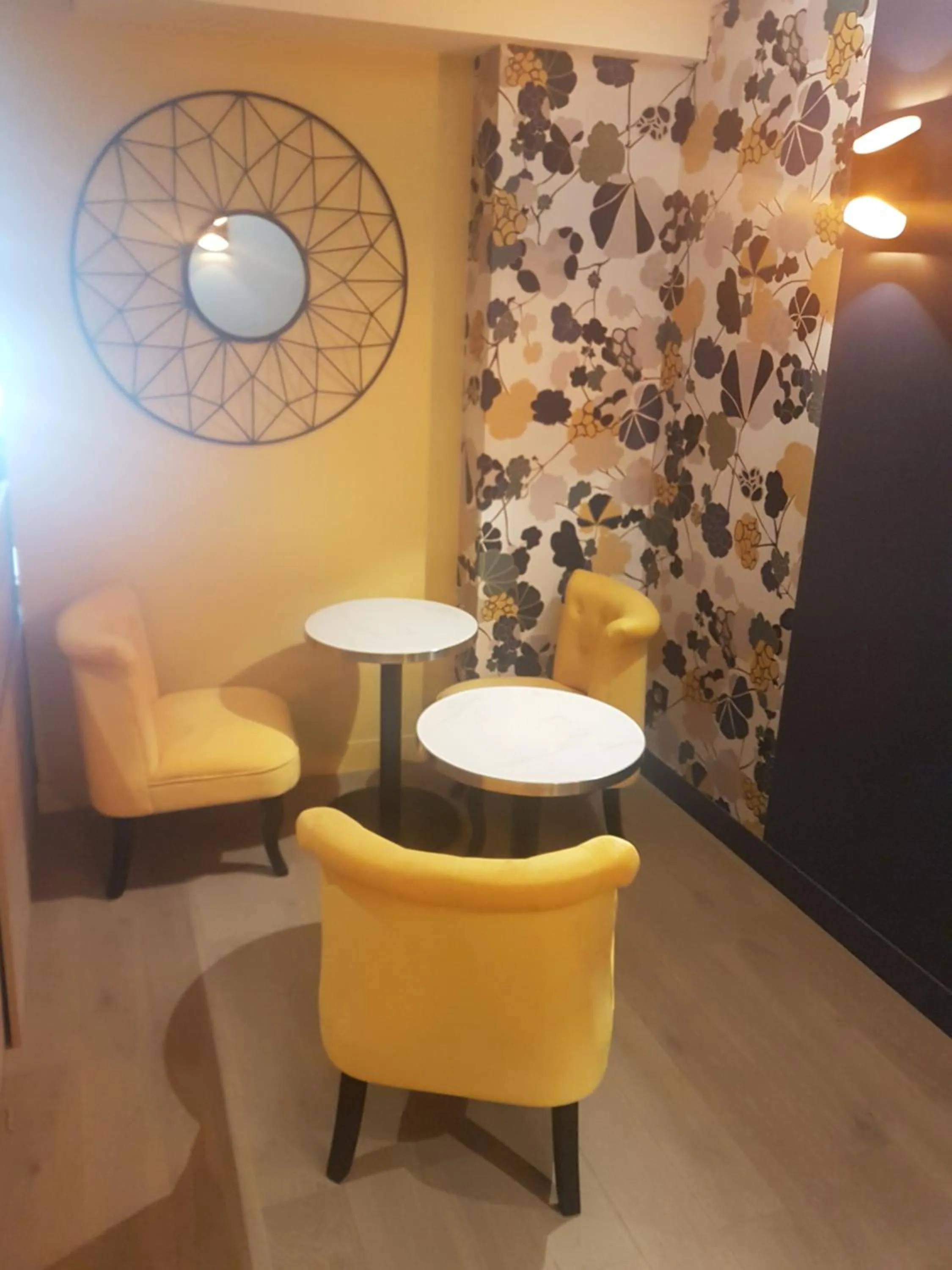 Hotel PARIS GAMBETTA- PANAMHOTEL-PERE LACHAISE