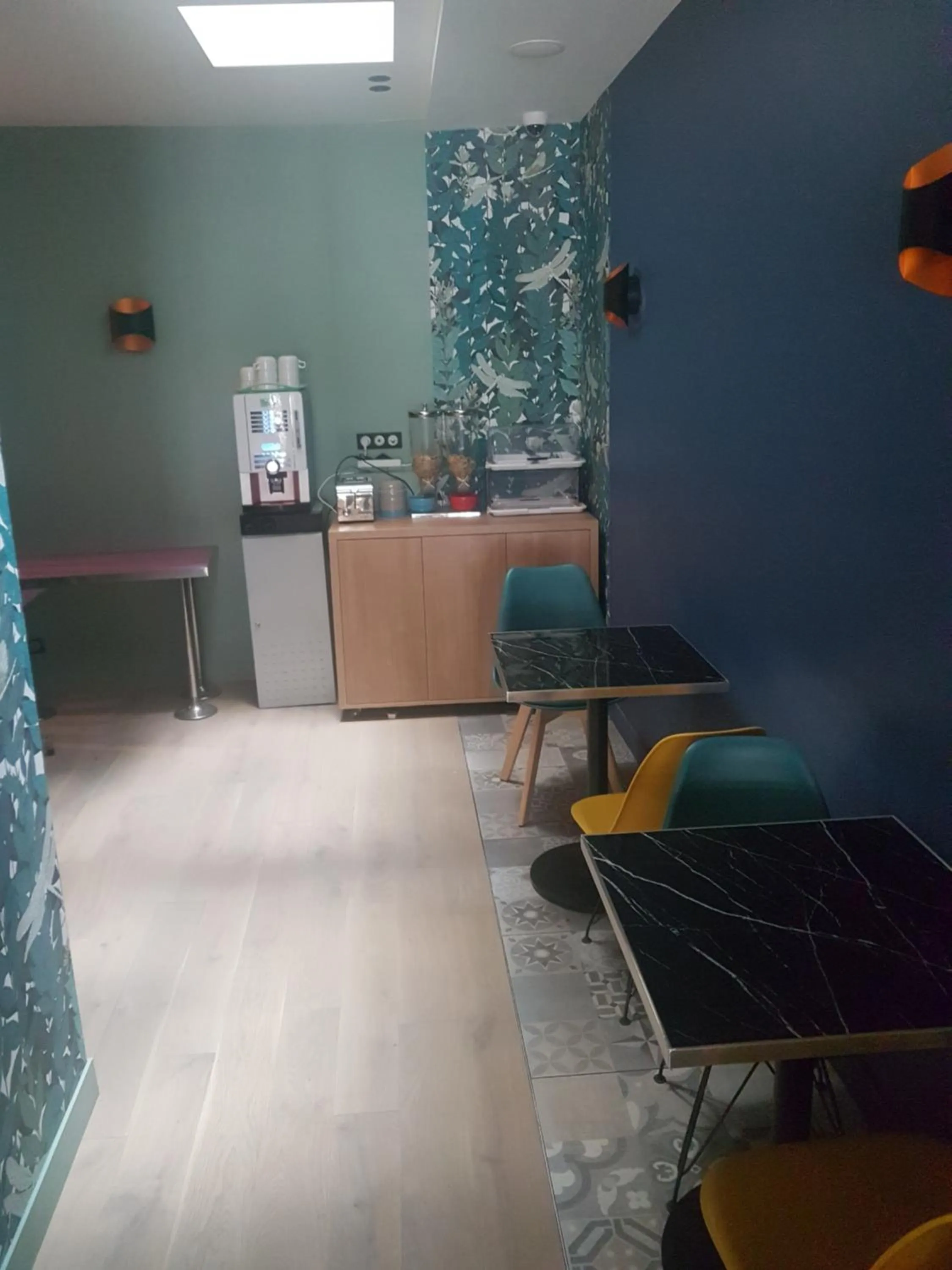 Hotel PARIS GAMBETTA- PANAMHOTEL-PERE LACHAISE