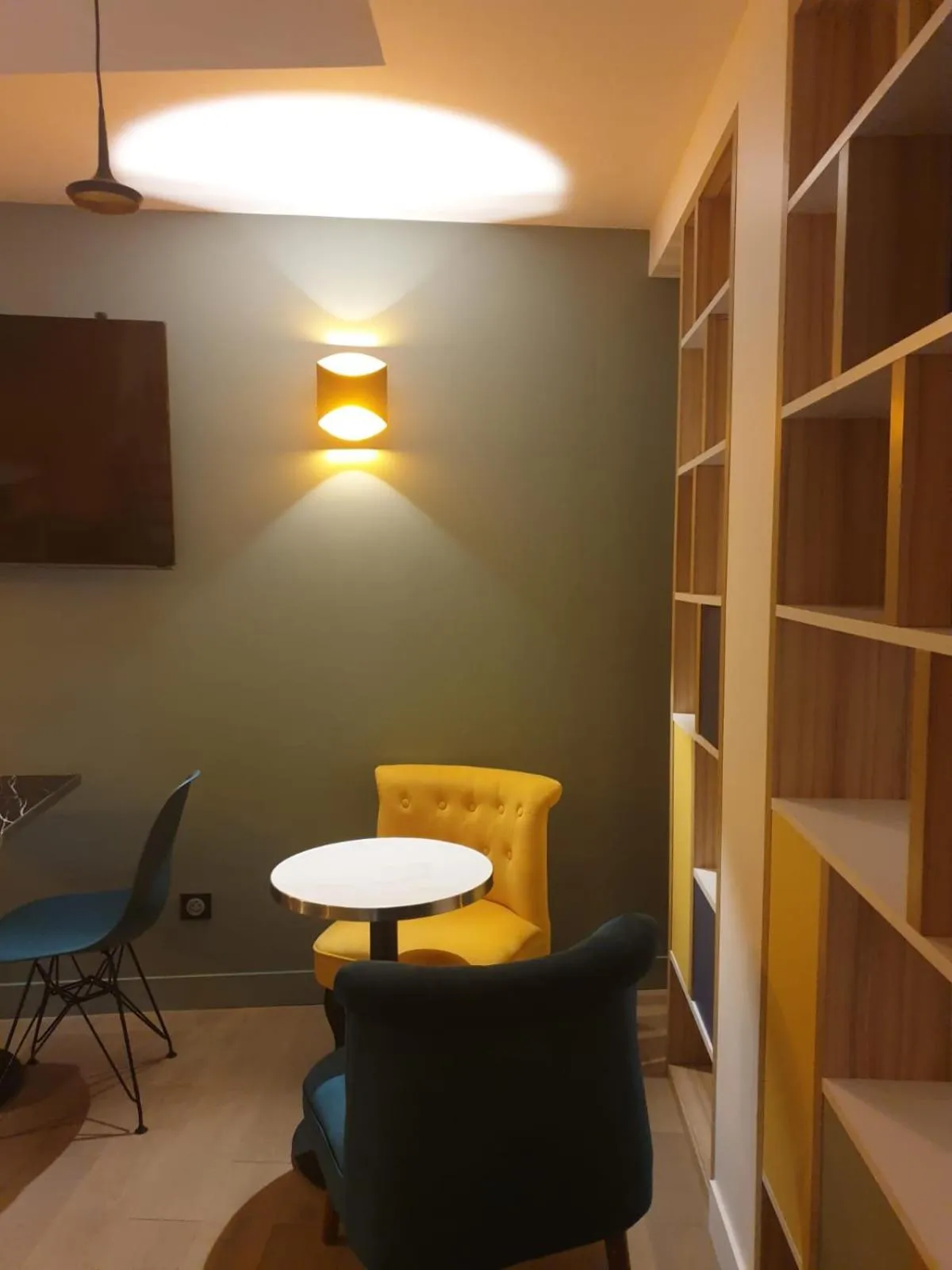 Hotel PARIS GAMBETTA- PANAMHOTEL-PERE LACHAISE