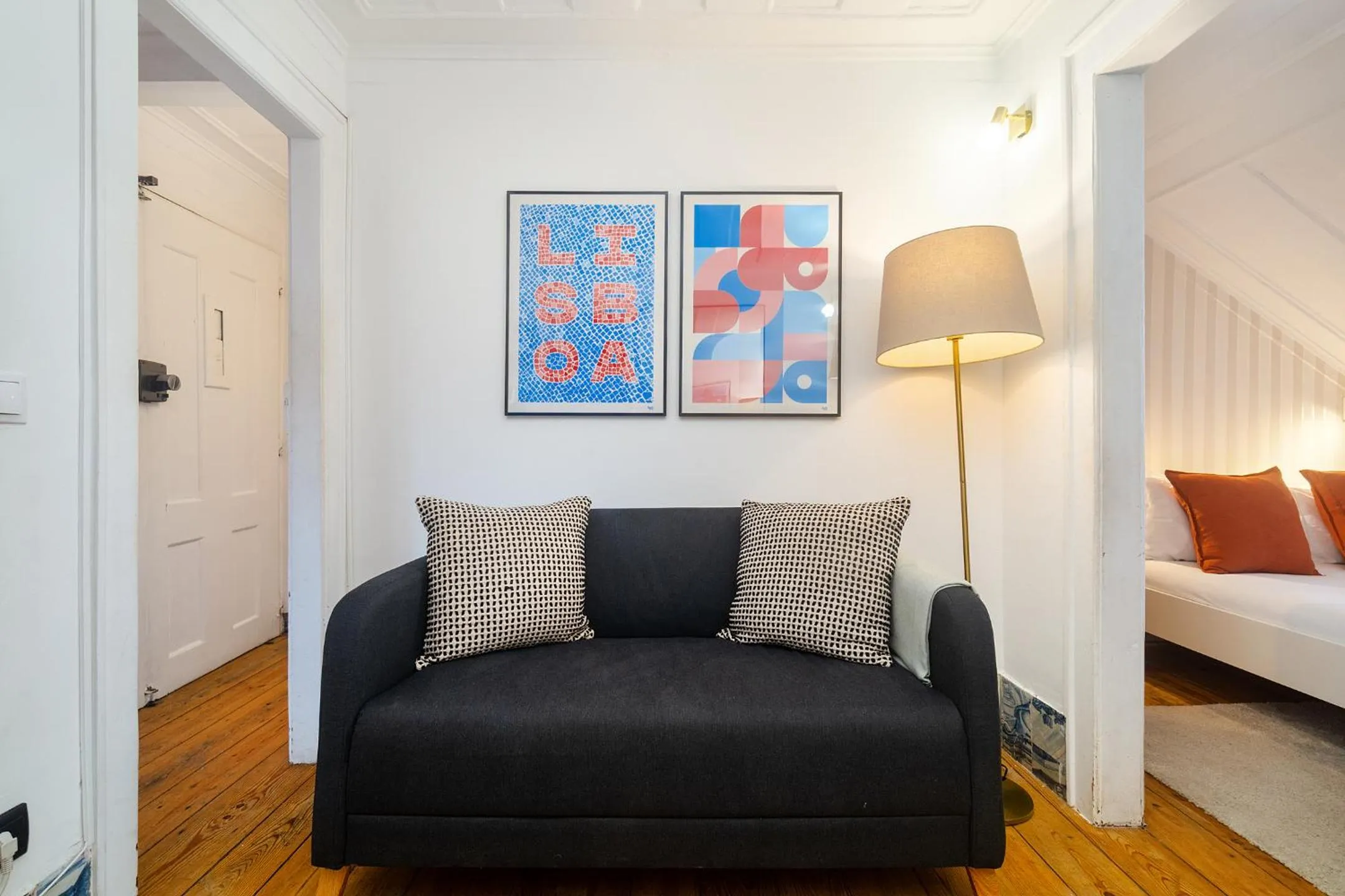 Living room, Bed in WHome Lisbon Prime Aparts - Sé