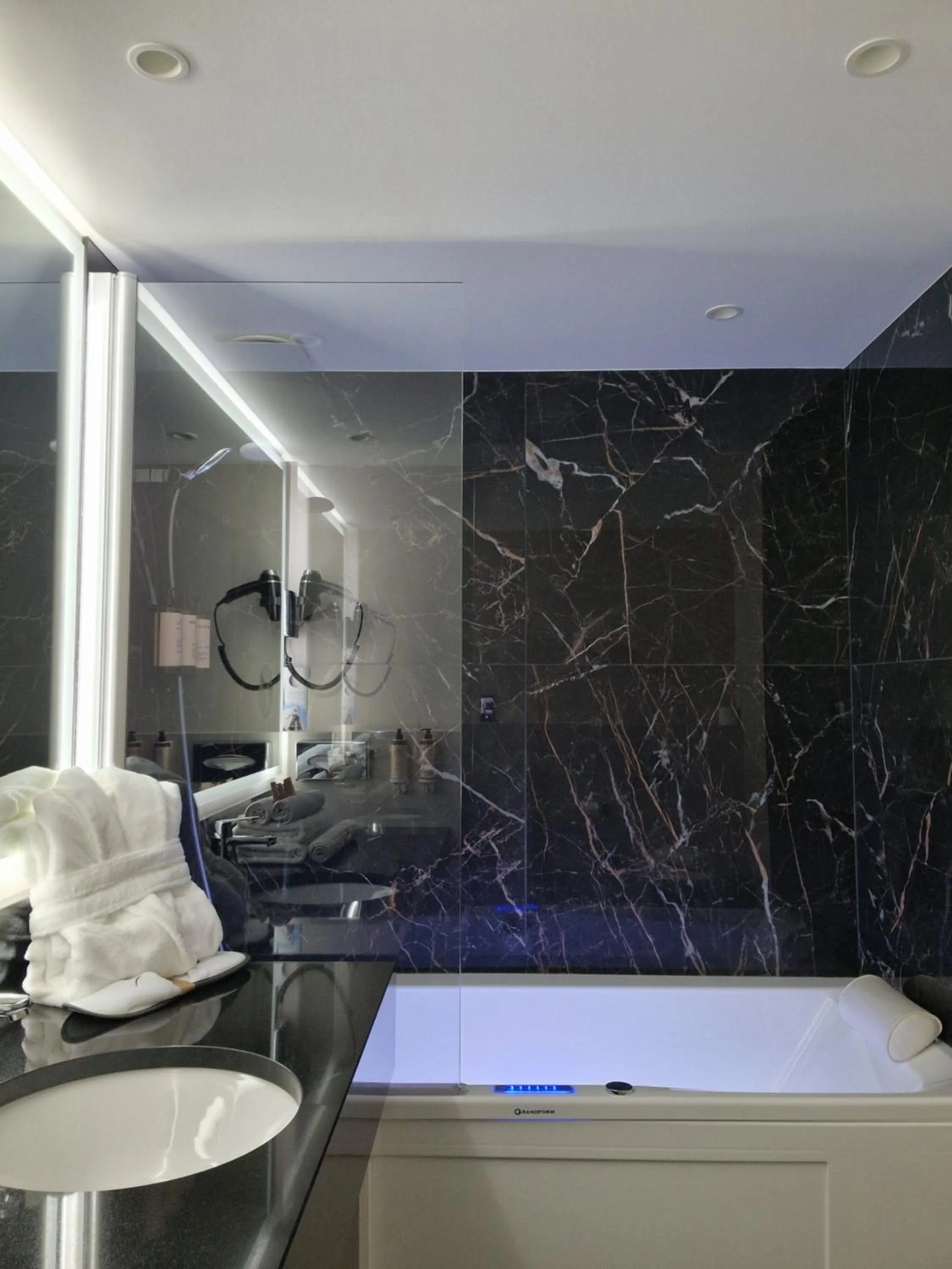 Bathroom in Mercure Orléans Centre Bords de Loire