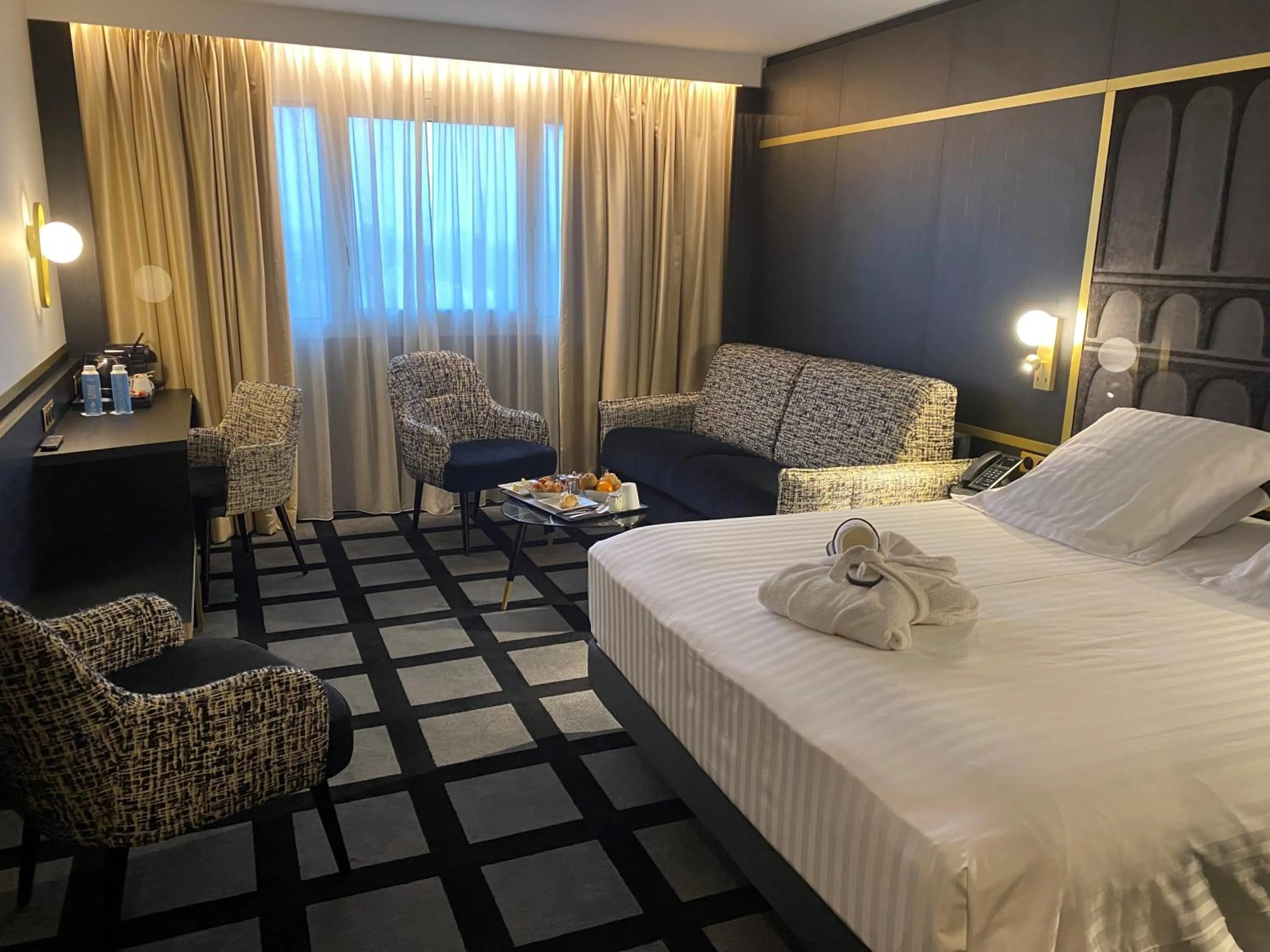 Photo of the whole room, Bed in Mercure Orléans Centre Bords de Loire