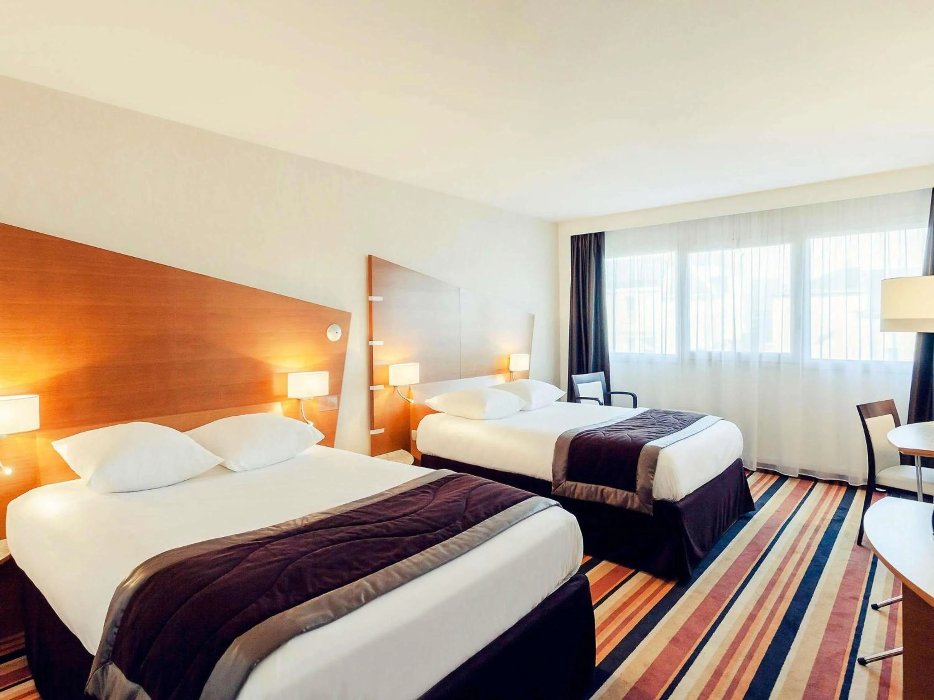 Bedroom, Bed in Mercure Orléans Centre Bords de Loire