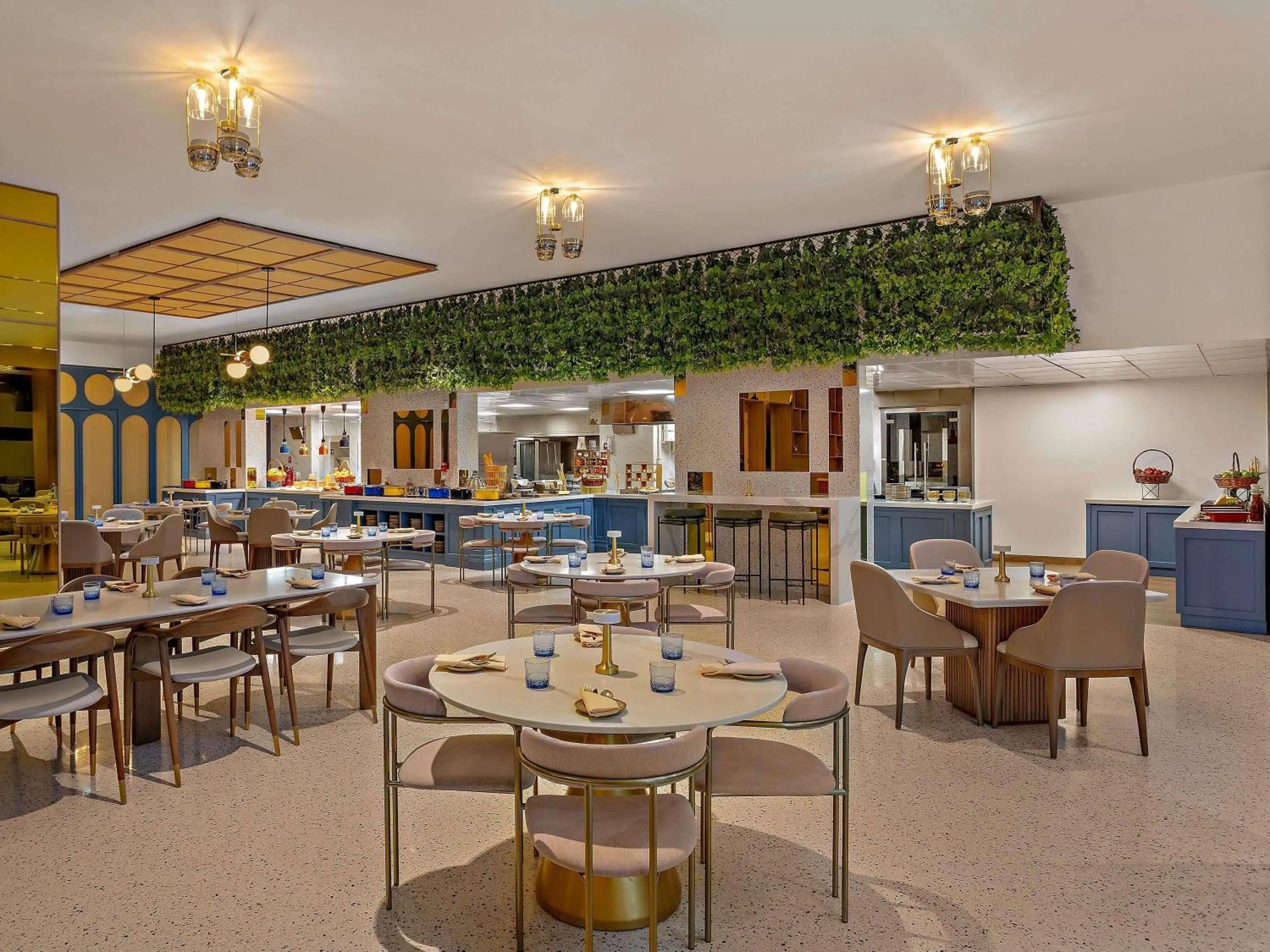 Restaurant/places to eat in Novotel Abu Dhabi Al Bustan