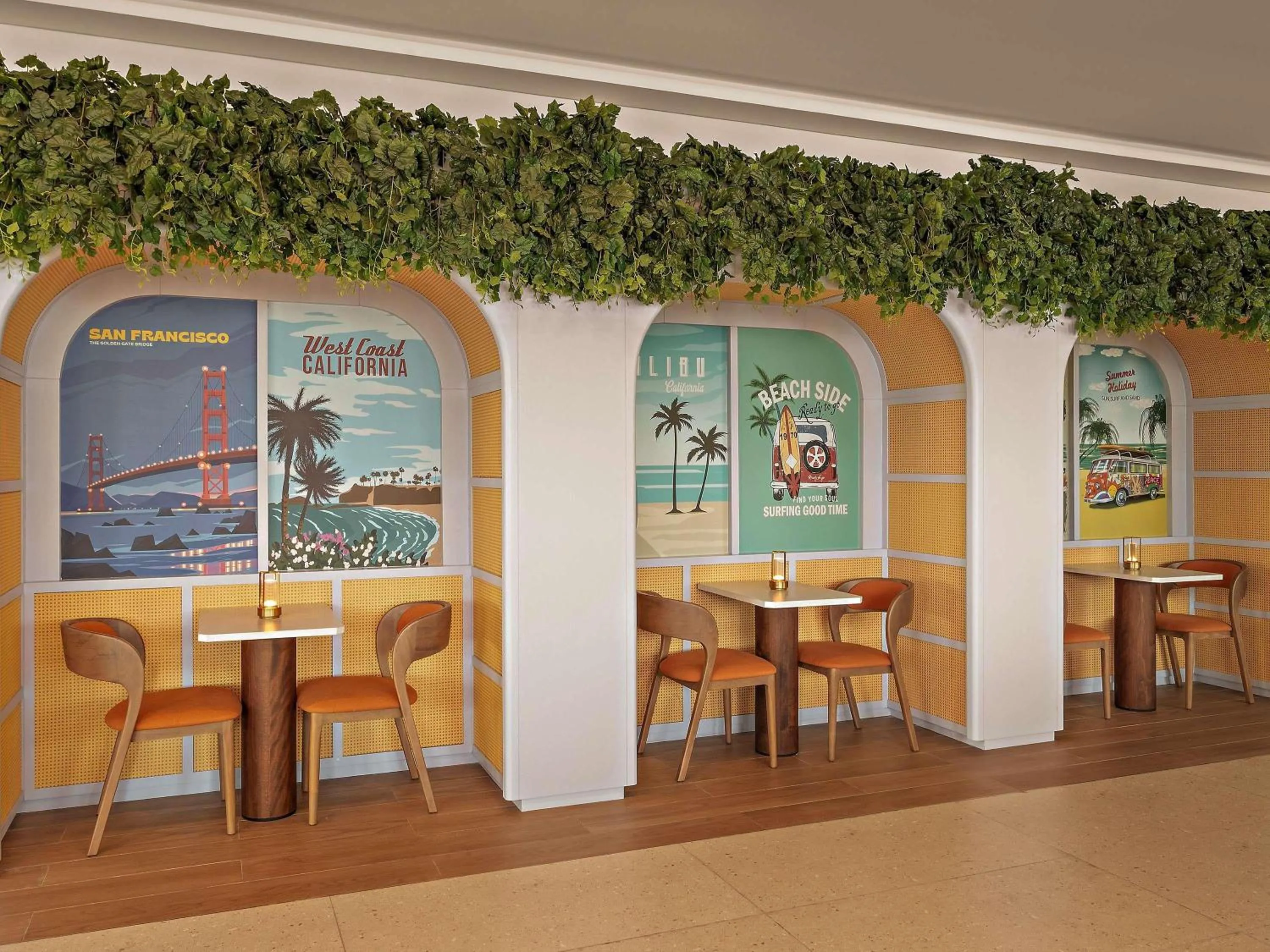 Lounge or bar in Novotel Abu Dhabi Al Bustan