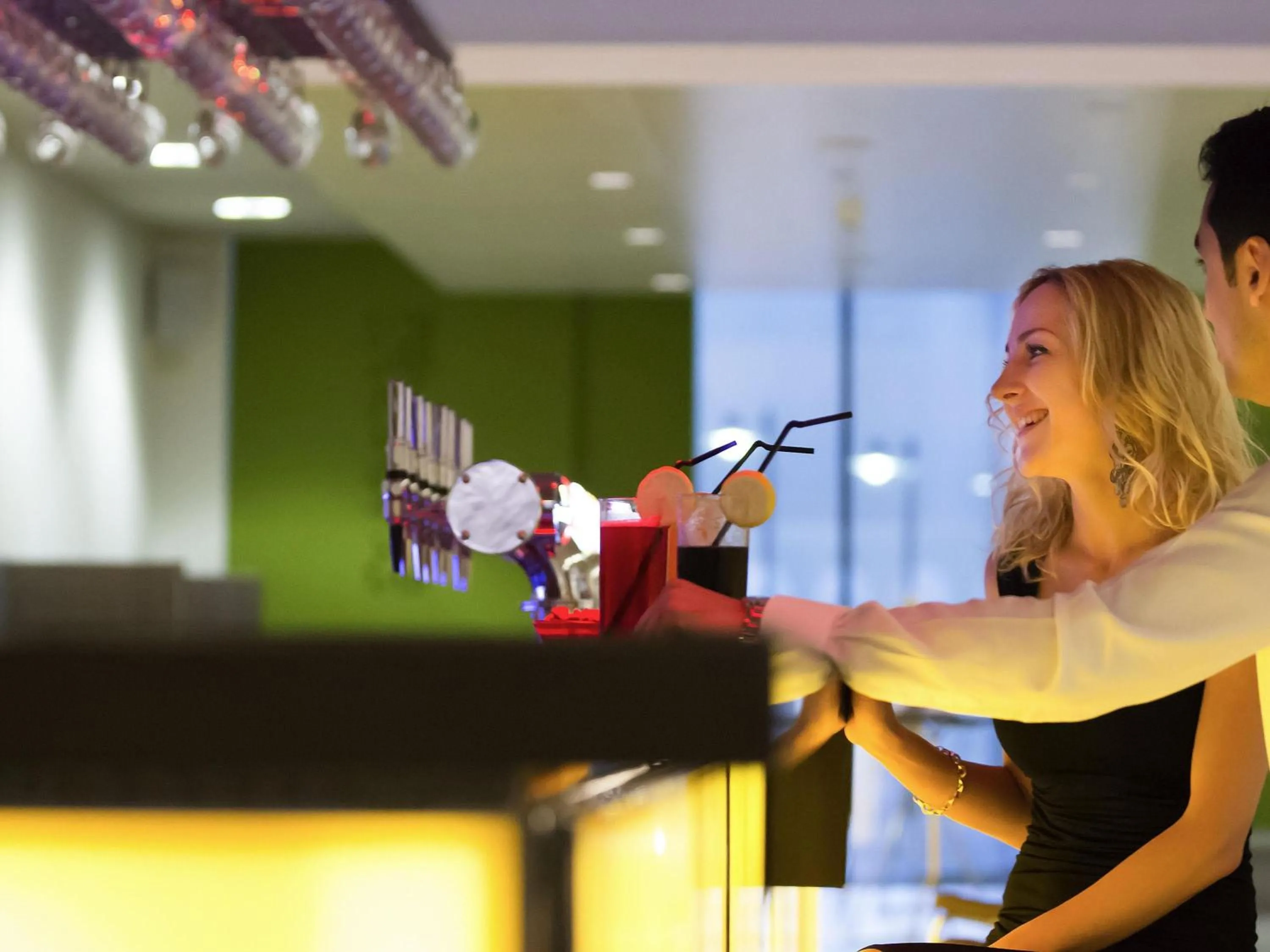 Lounge or bar in Novotel Abu Dhabi Al Bustan