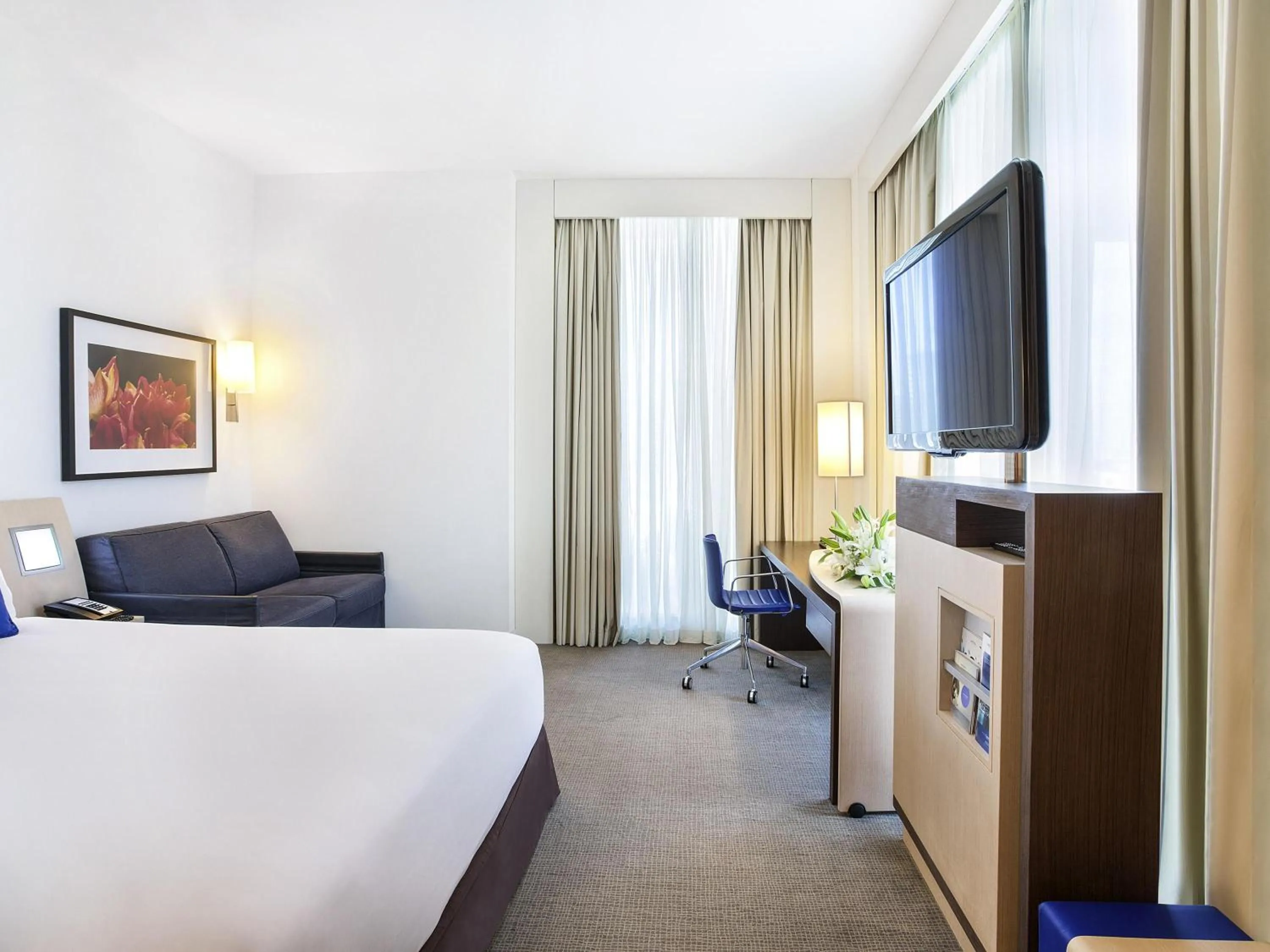 Bedroom, Bed in Novotel Abu Dhabi Al Bustan