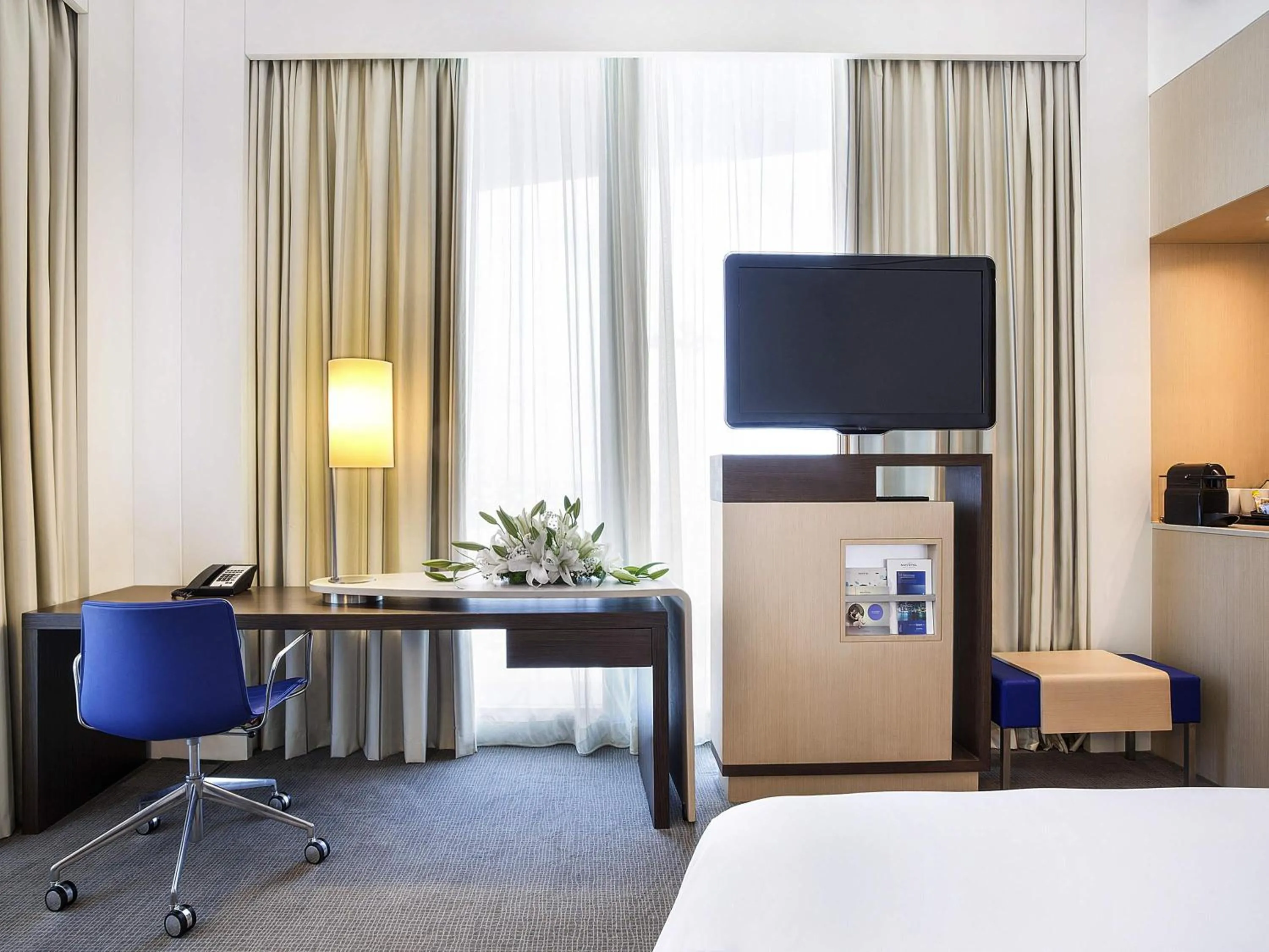 Bedroom, Bed in Novotel Abu Dhabi Al Bustan