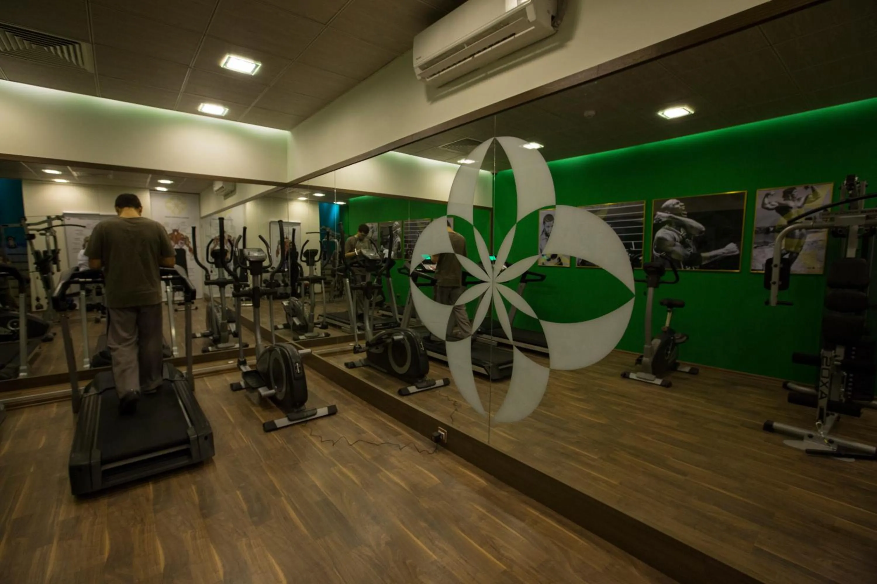 Fitness centre/facilities in Fiori Hotel