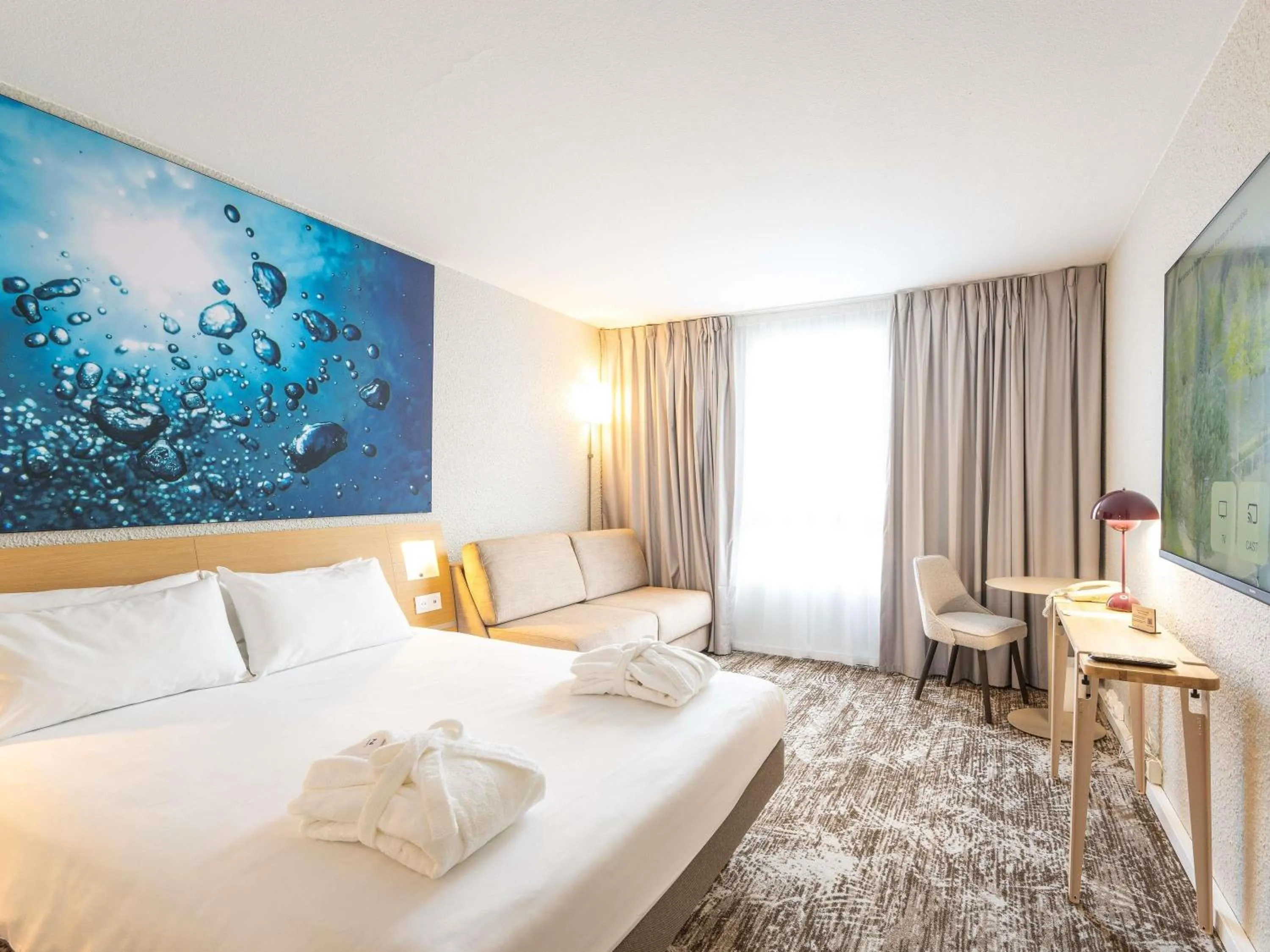 Bedroom, Bed in Novotel Grenoble Nord Voreppe