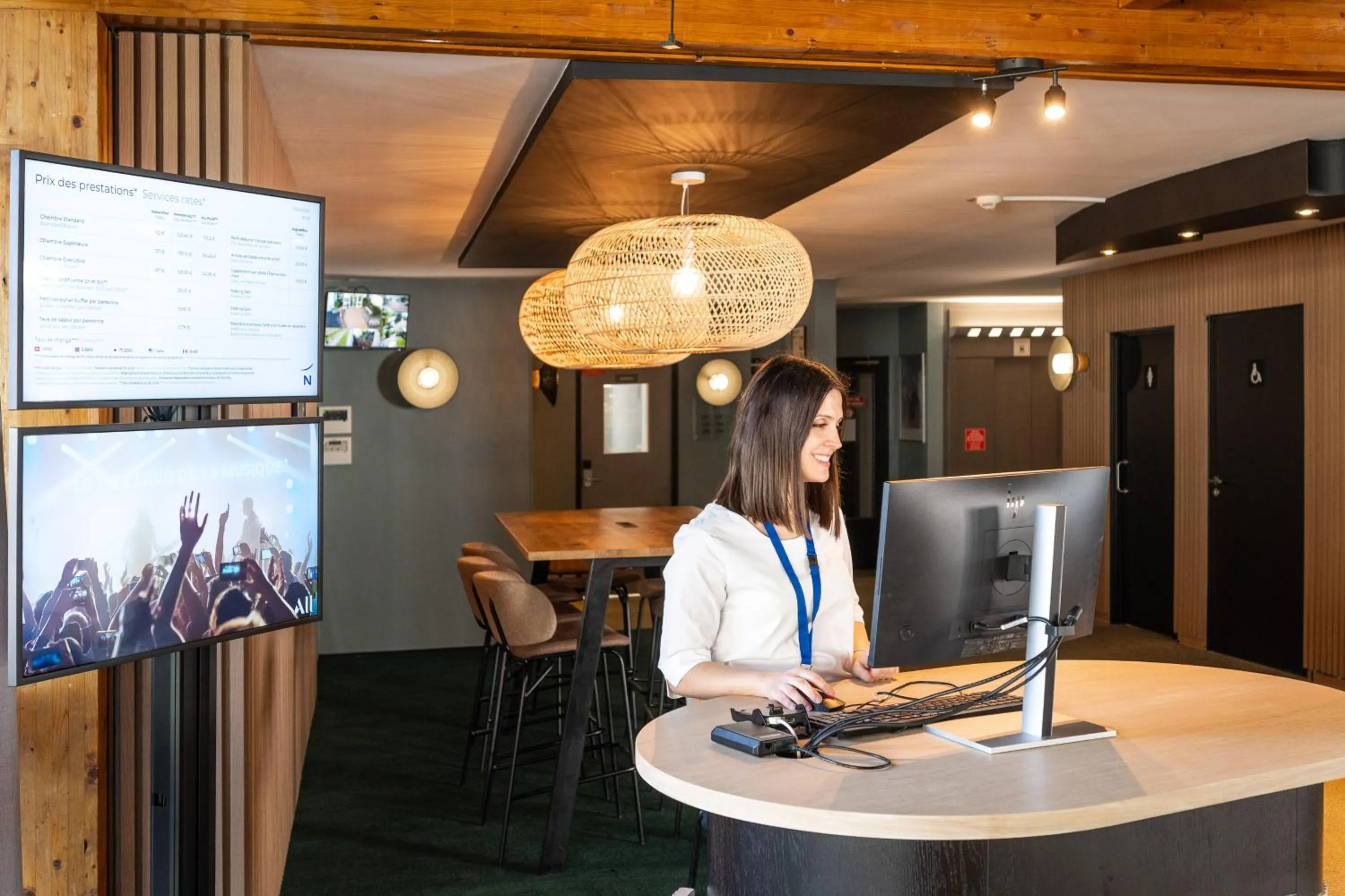 Lobby or reception in Novotel Grenoble Nord Voreppe