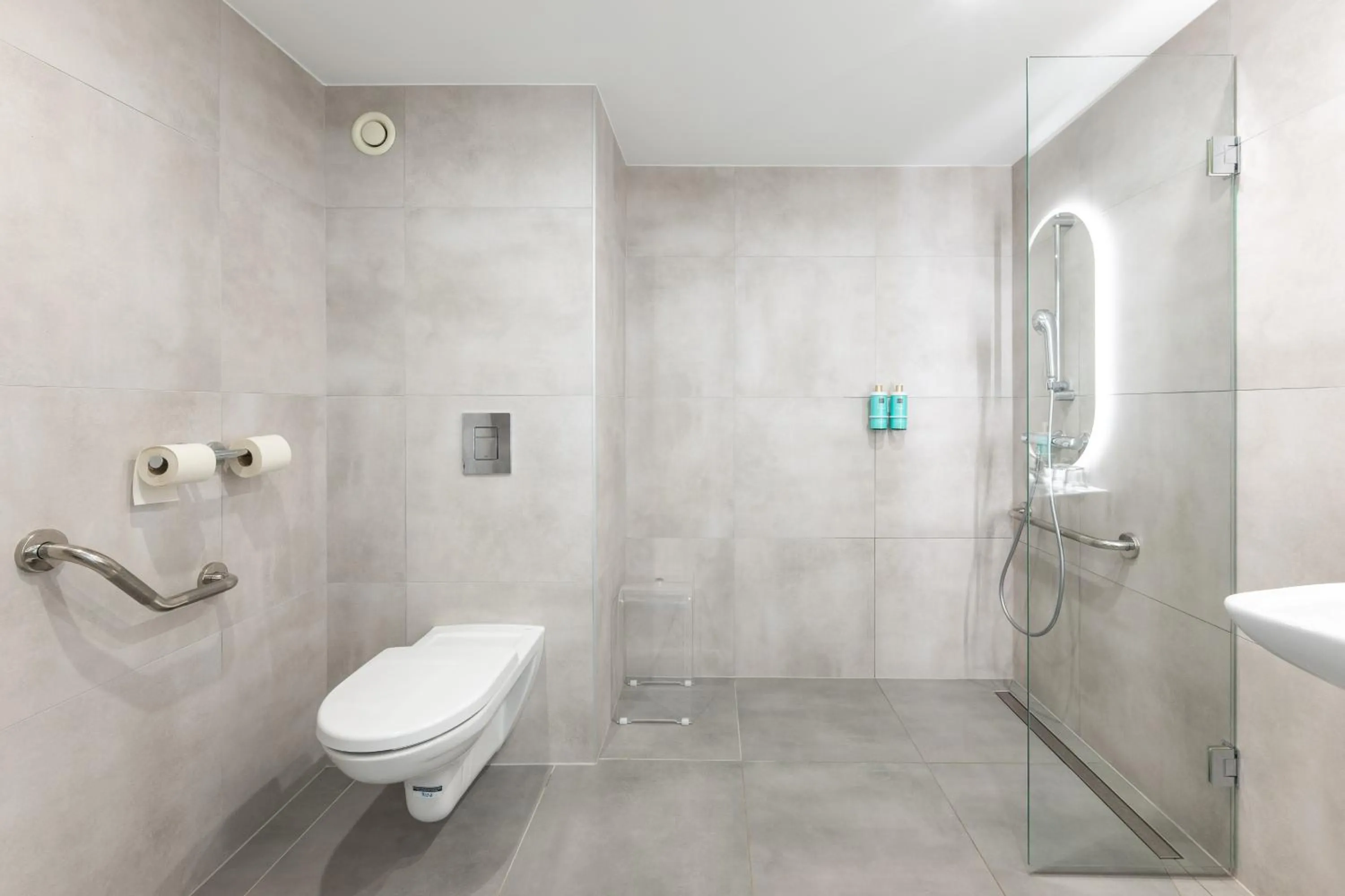 Shower in Novotel Grenoble Nord Voreppe