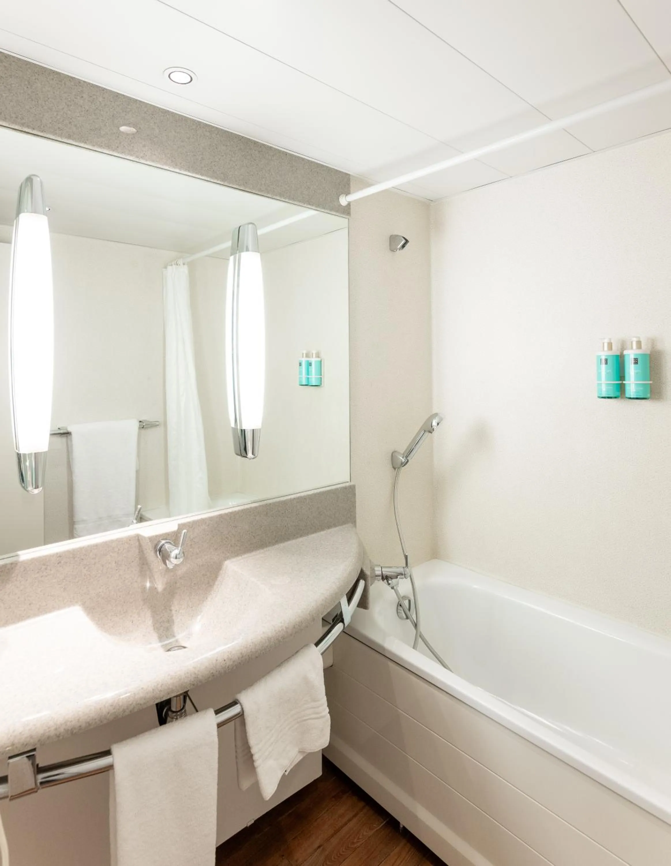 Bathroom in Novotel Grenoble Nord Voreppe