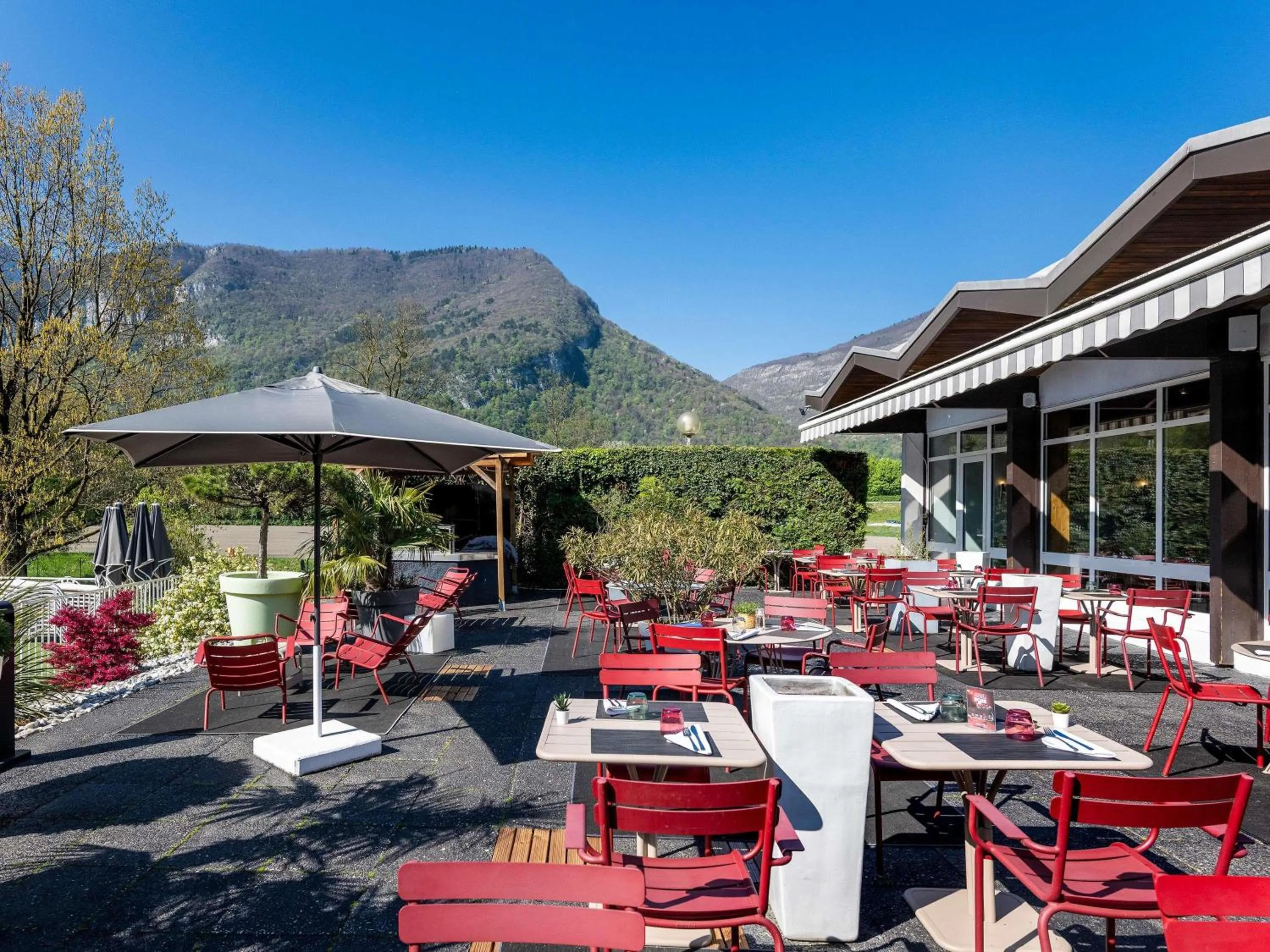 Restaurant/places to eat in Novotel Grenoble Nord Voreppe