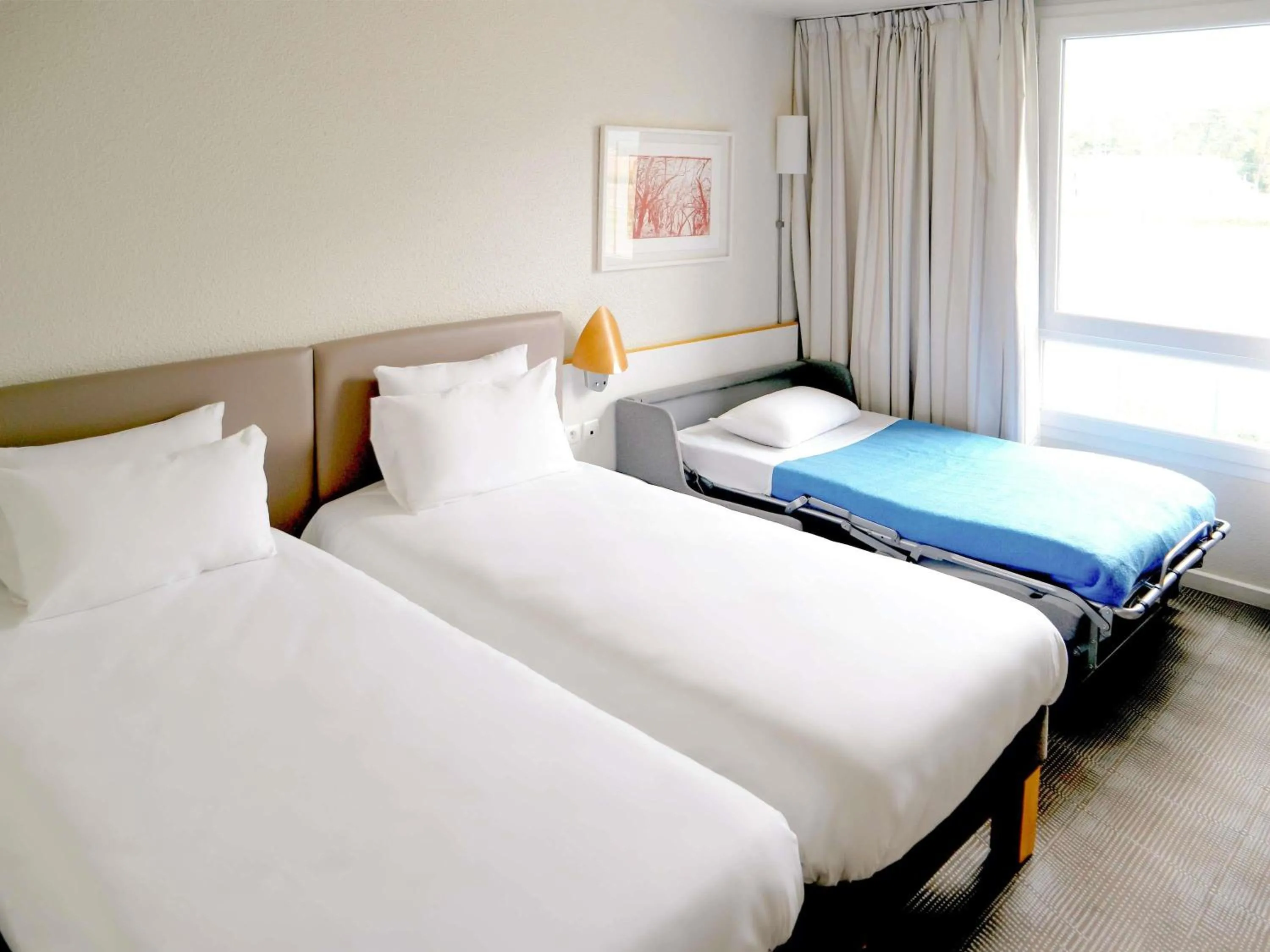 Bedroom, Bed in Novotel Grenoble Nord Voreppe