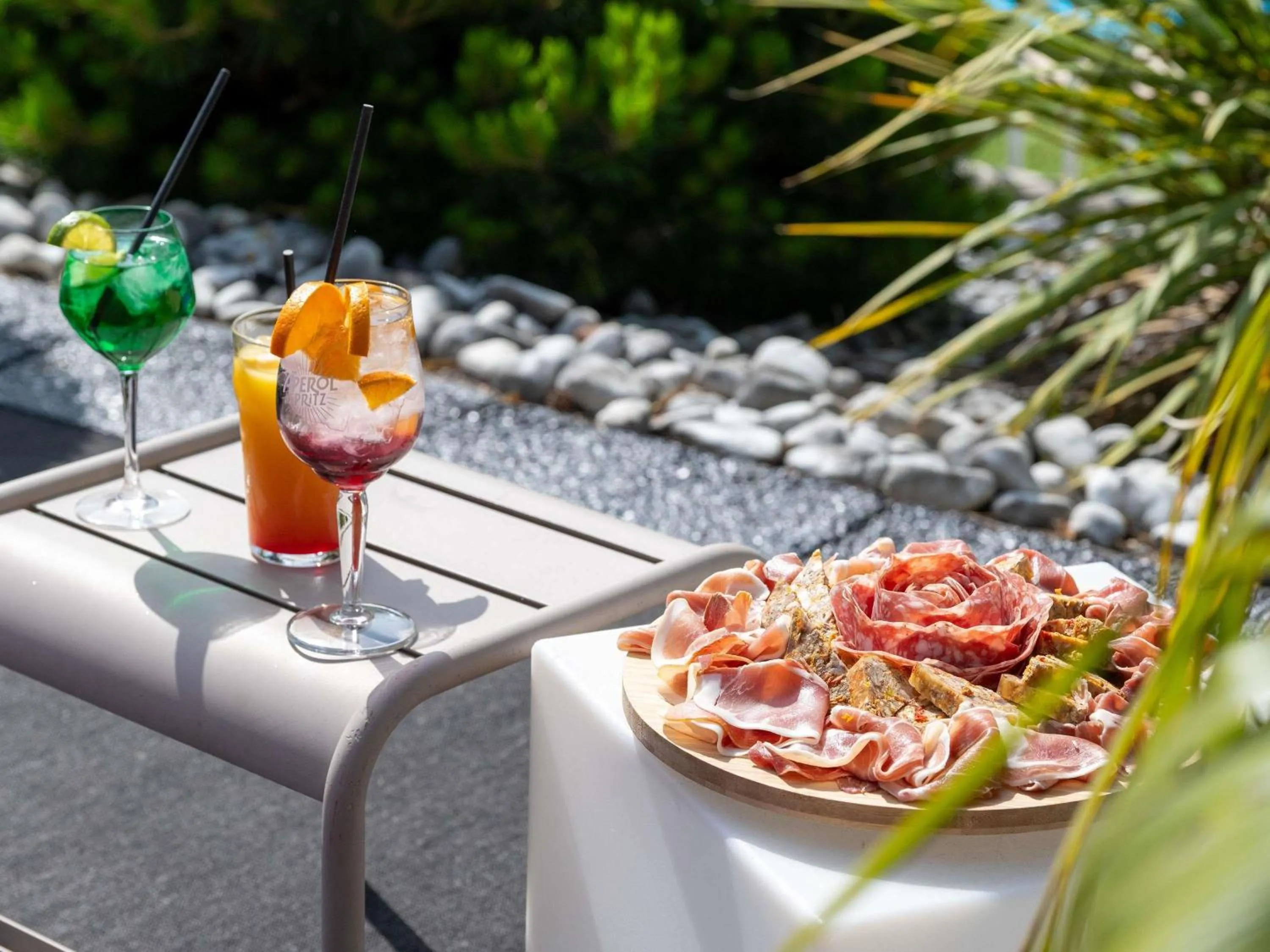 Lounge or bar in Novotel Grenoble Nord Voreppe