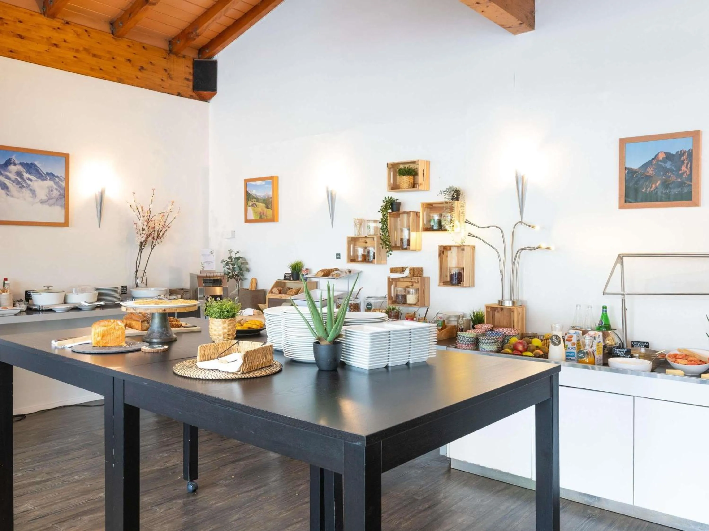 Restaurant/places to eat in Novotel Grenoble Nord Voreppe