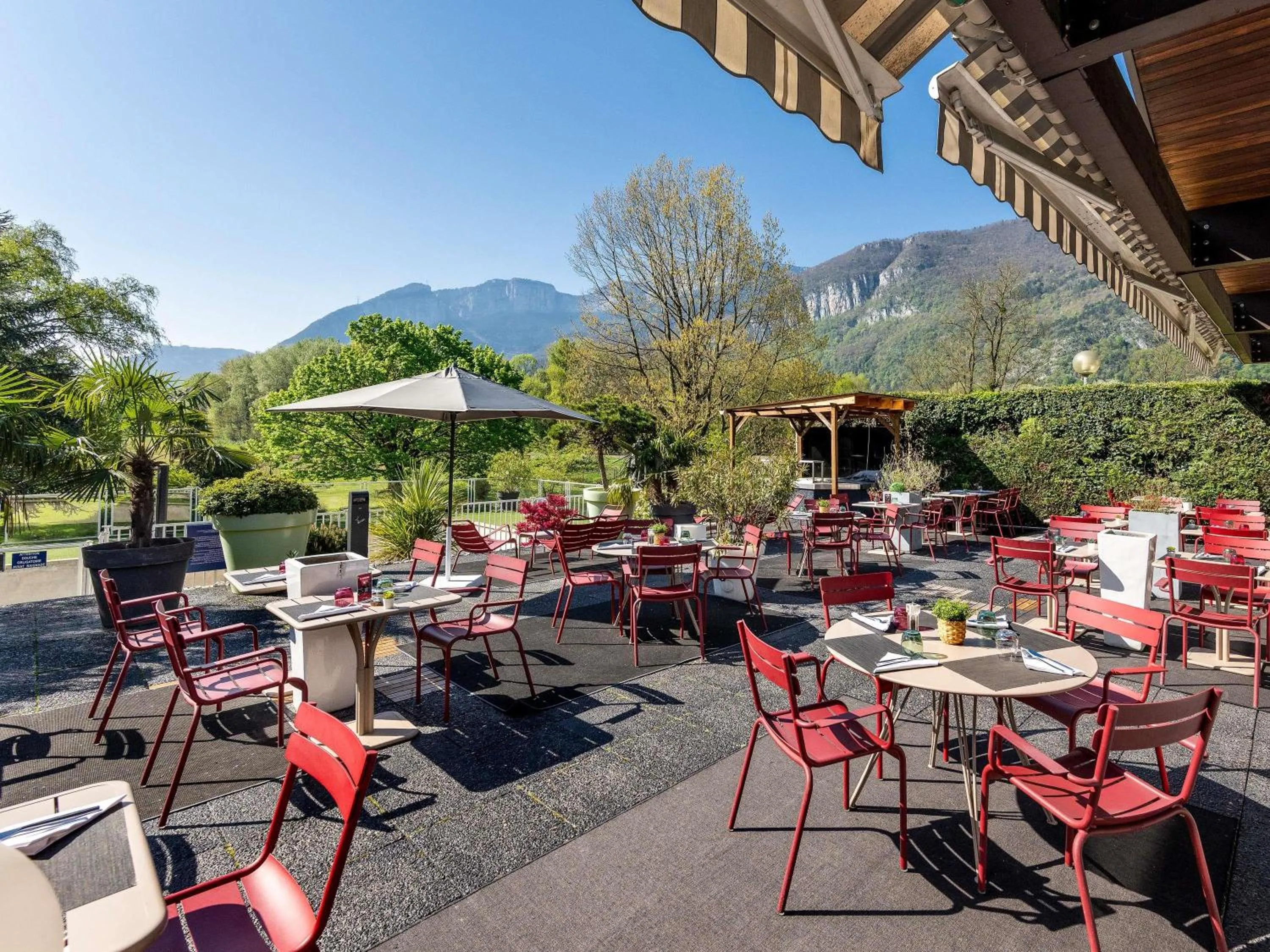 Restaurant/places to eat in Novotel Grenoble Nord Voreppe