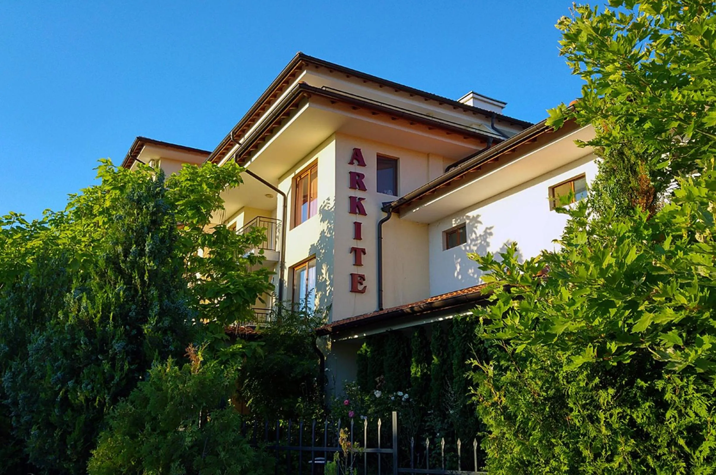 Facade/entrance in Arkite Complex