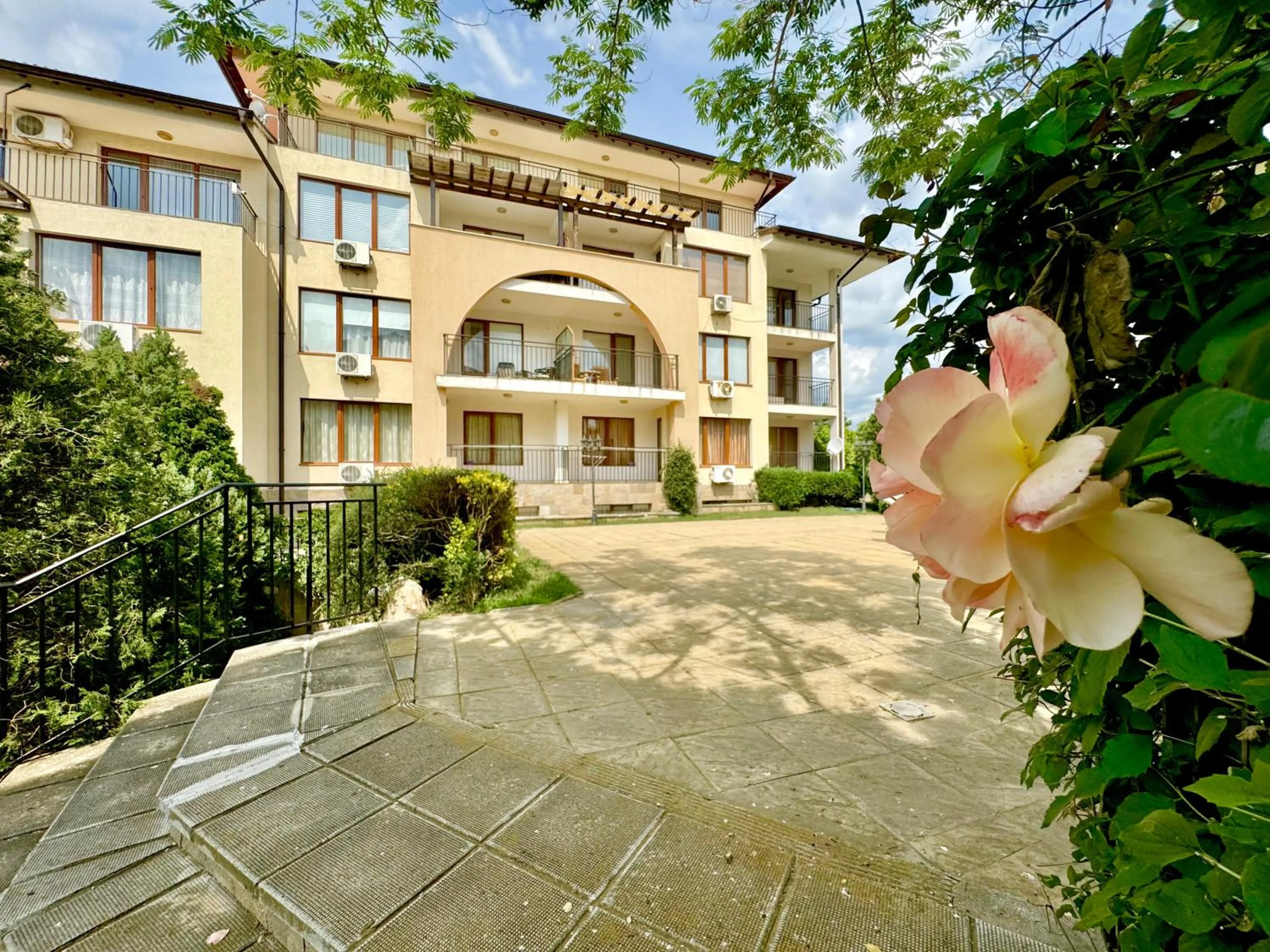 Property building in Arkite Complex