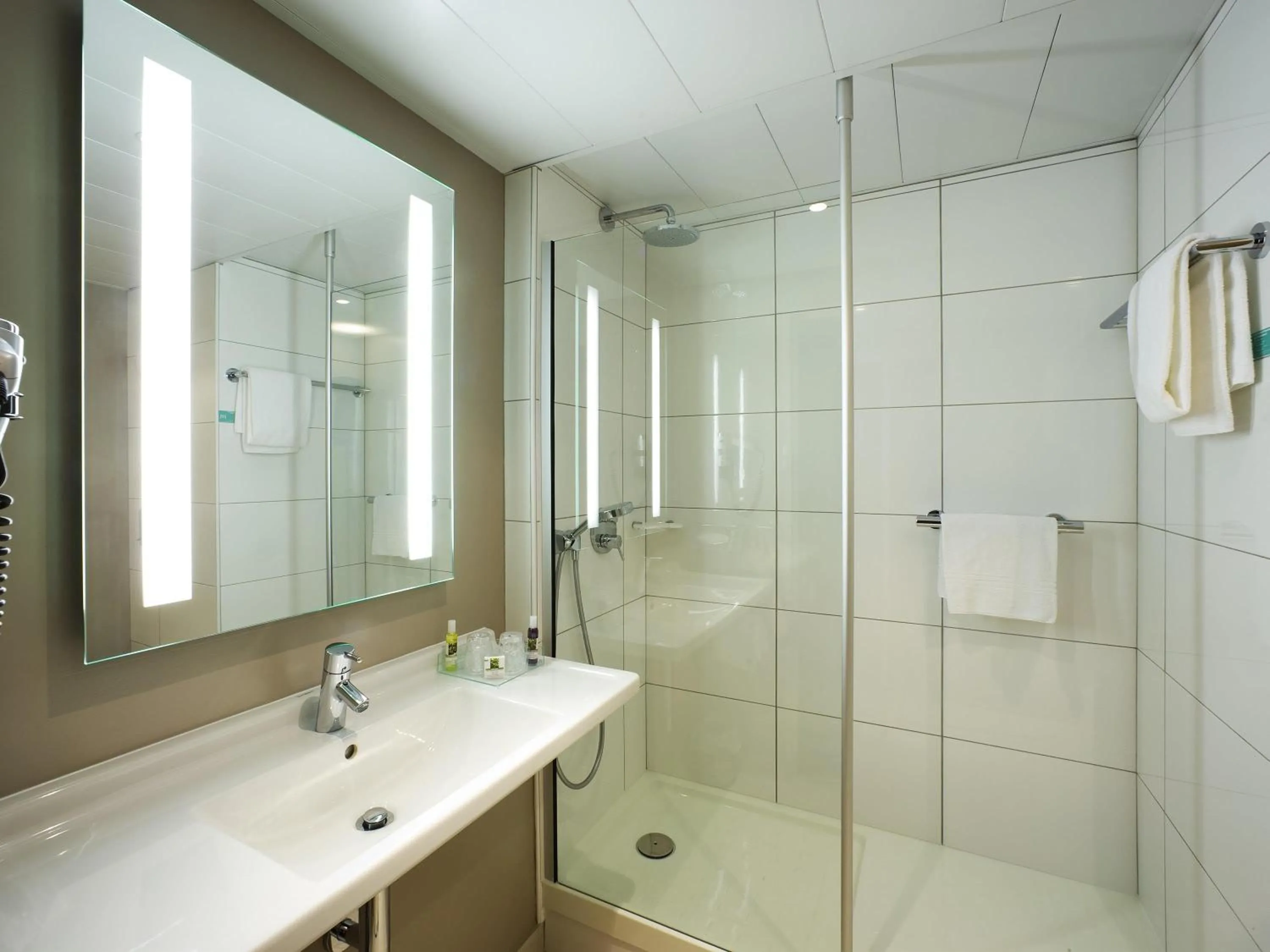 Bedroom in Mercure Angers Centre de Congrès