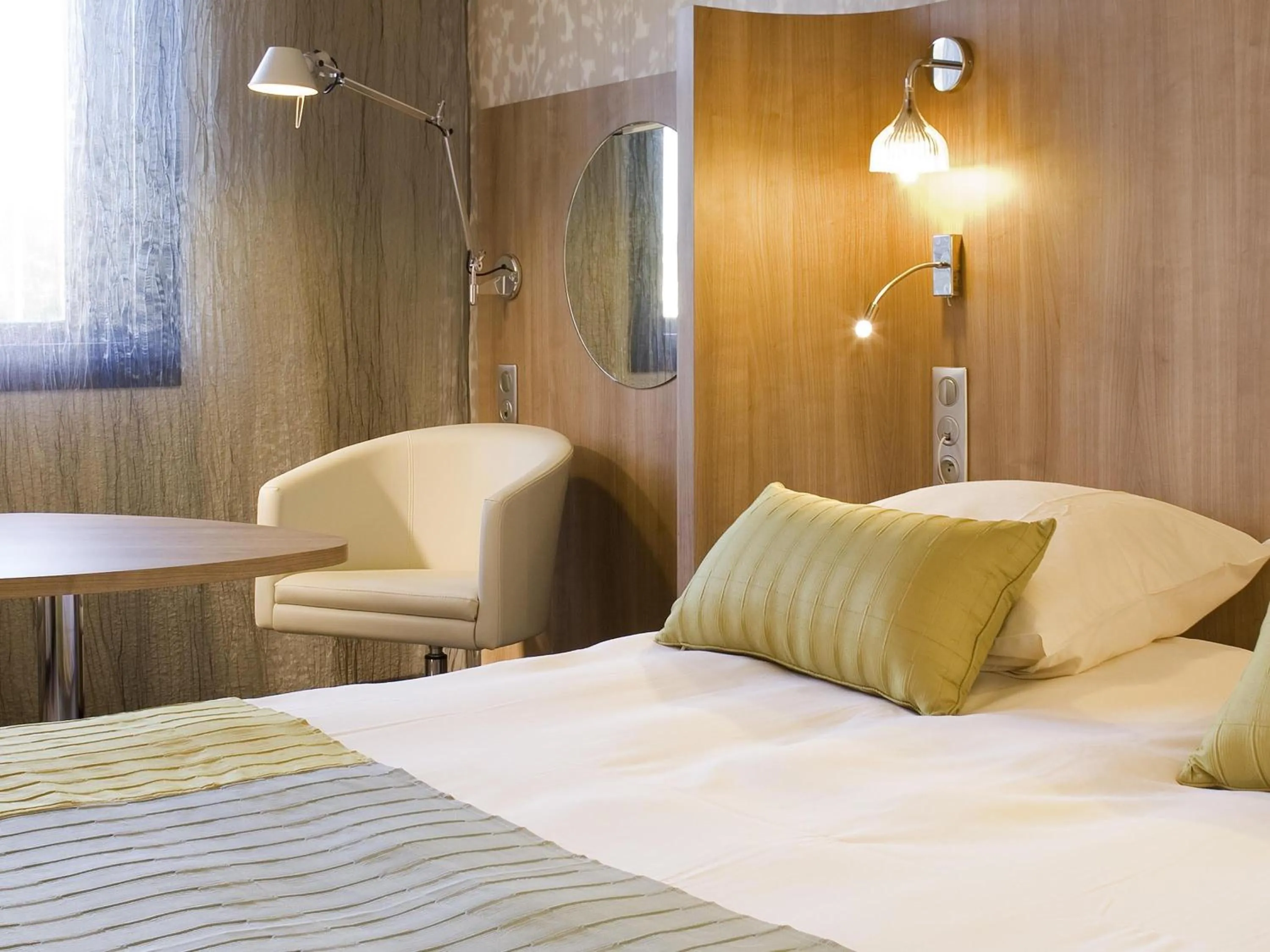 Bedroom, Bed in Mercure Angers Centre de Congrès