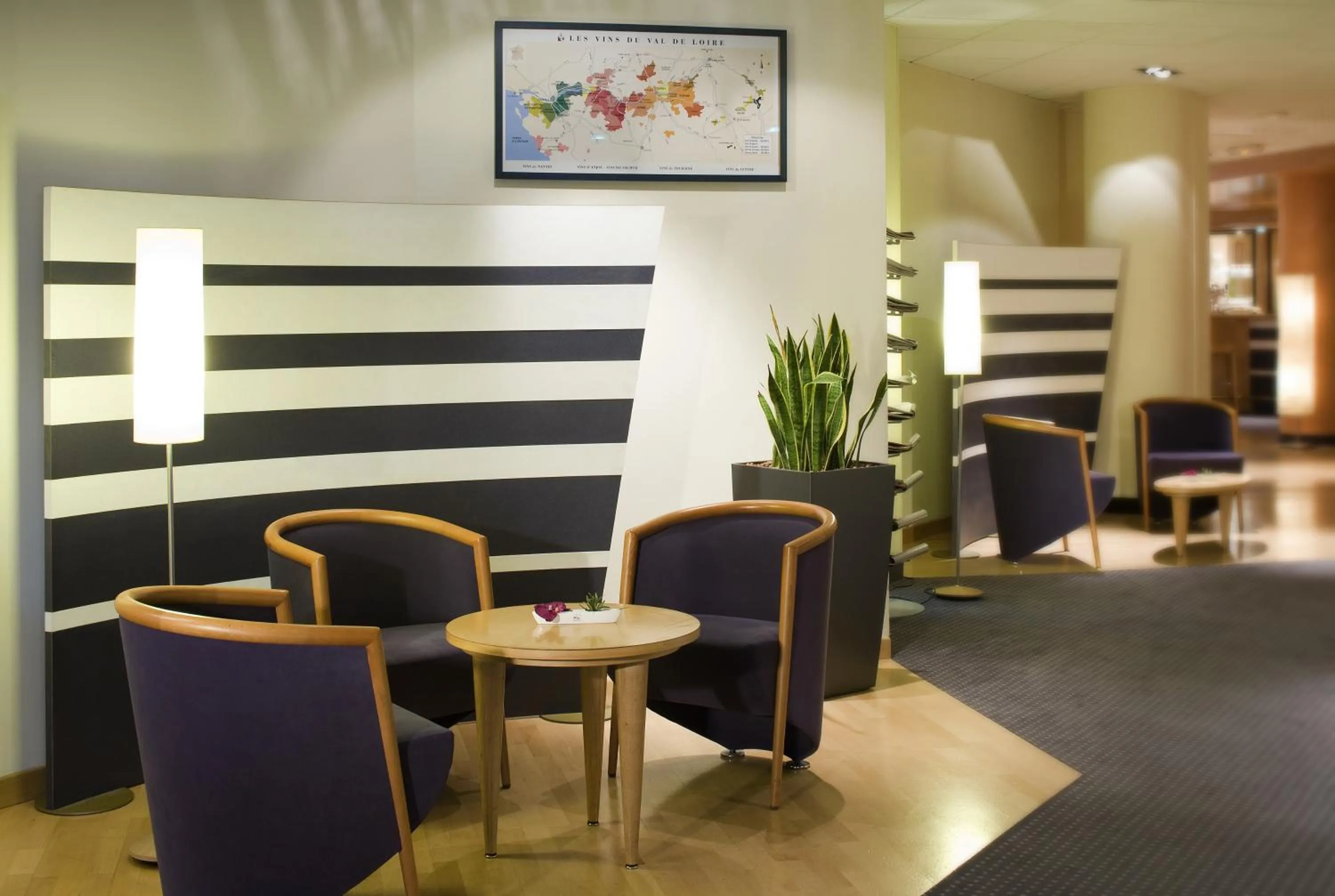 Lobby or reception in Mercure Angers Centre de Congrès