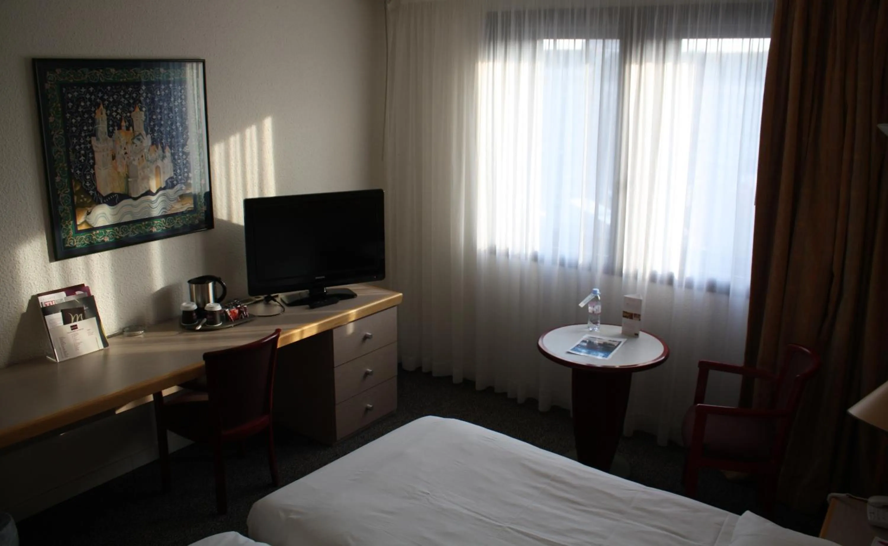 Seating area, Bed in Mercure Angers Centre de Congrès