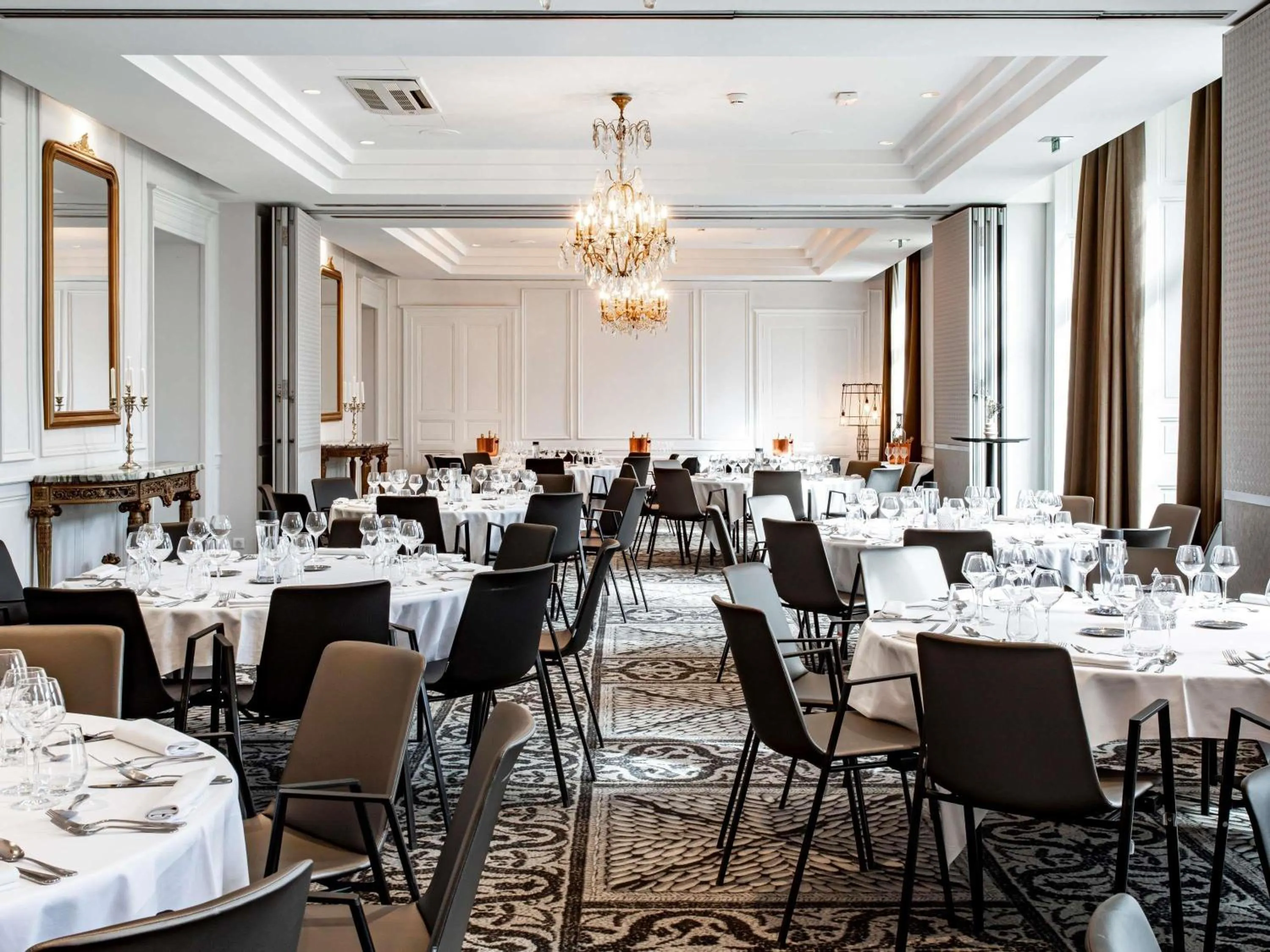 Meeting/conference room in Mercure Angoulême Hôtel de France