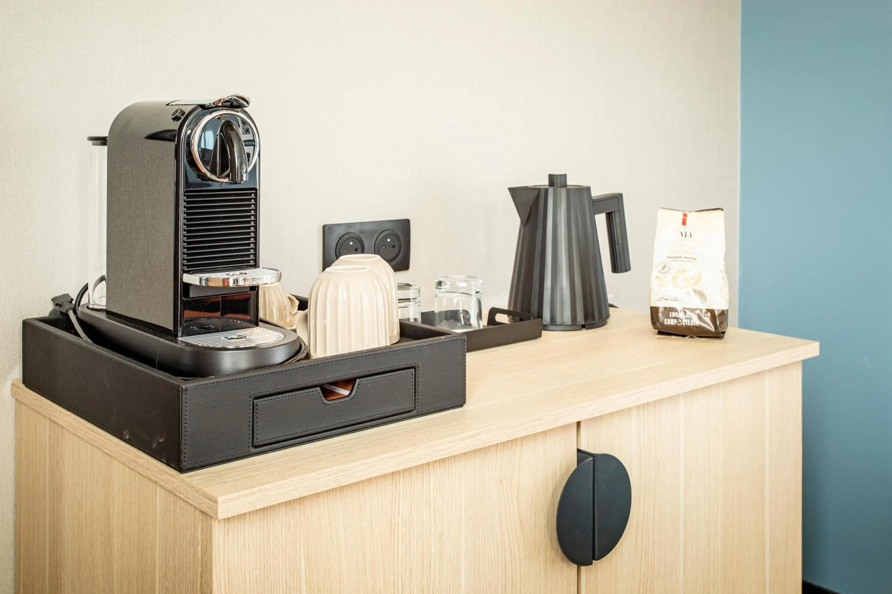 Coffee/tea facilities in Mercure Angoulême Hôtel de France