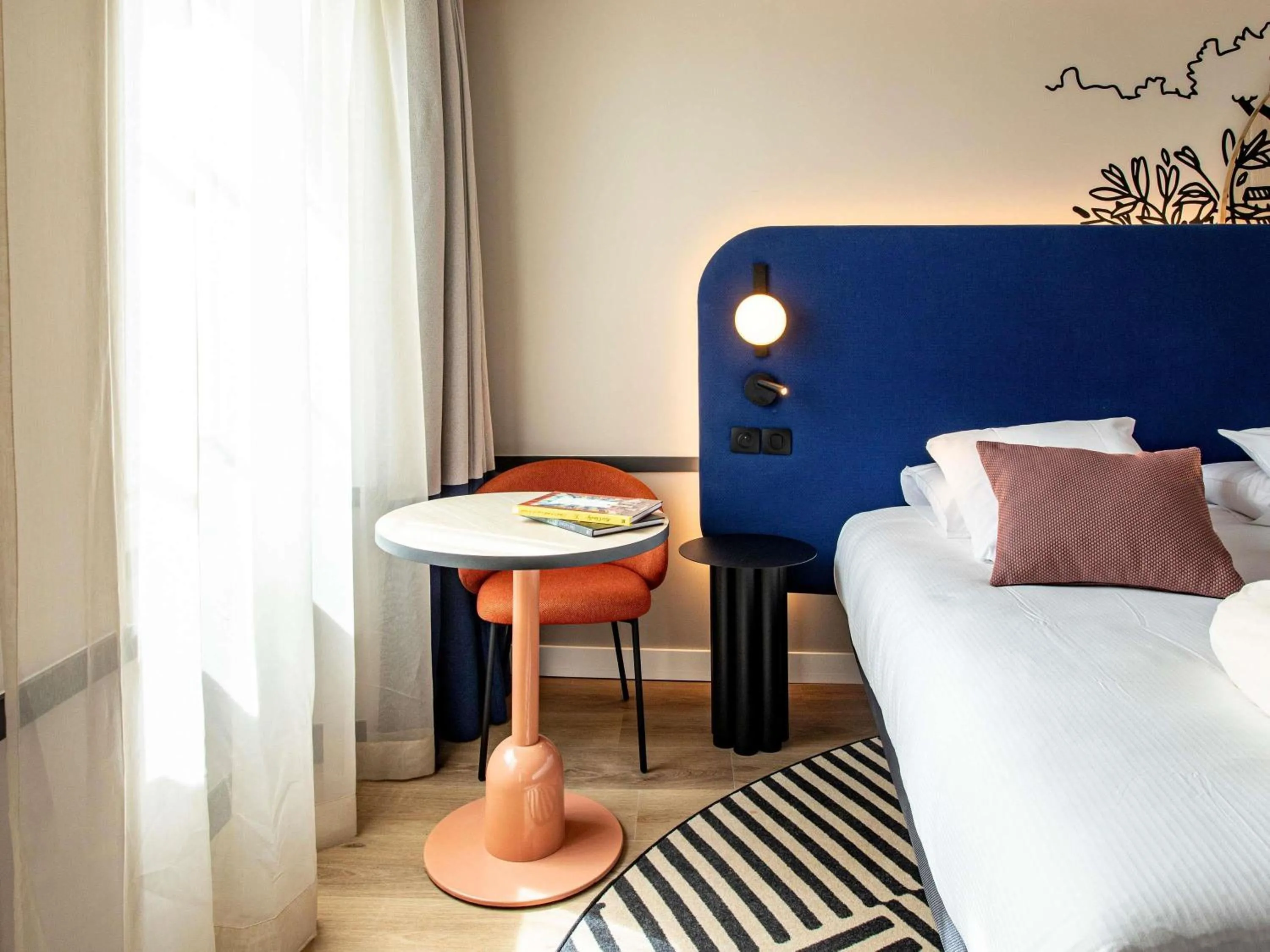 Bedroom, Bed in Mercure Angoulême Hôtel de France