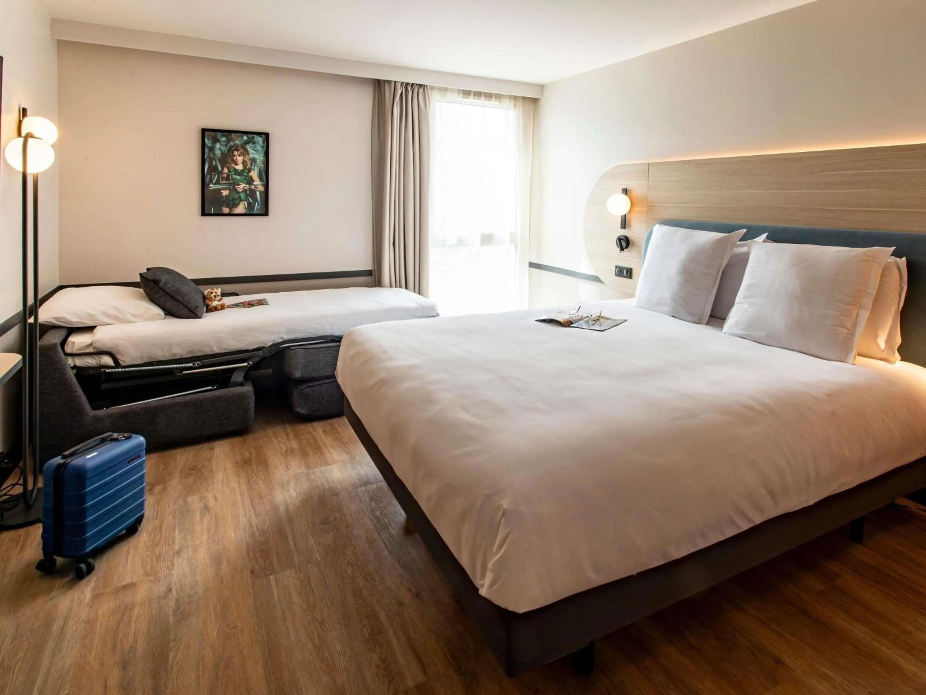 Bedroom, Bed in Mercure Angoulême Hôtel de France