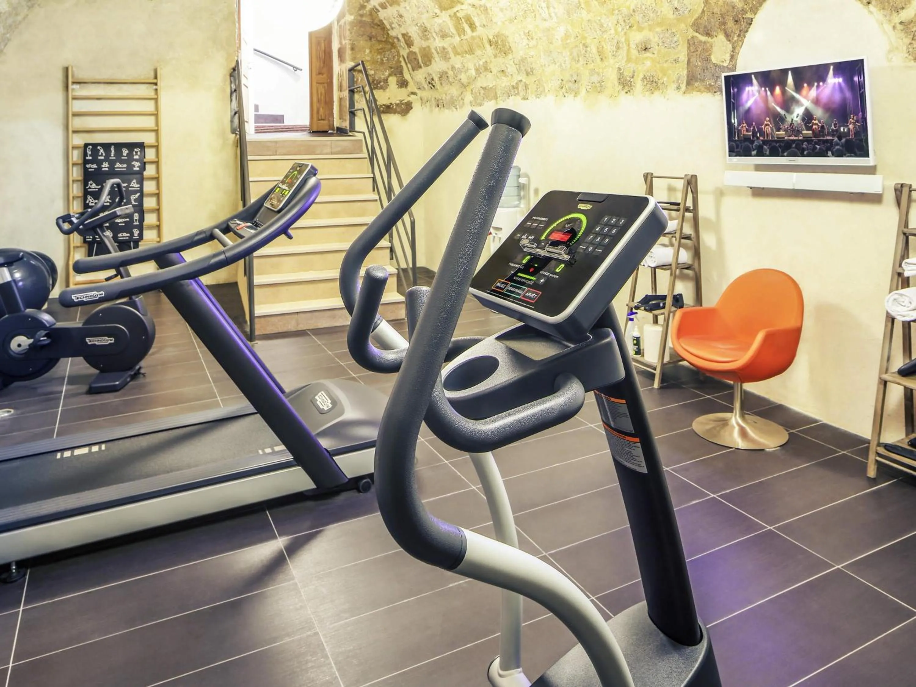 Fitness centre/facilities in Mercure Angoulême Hôtel de France