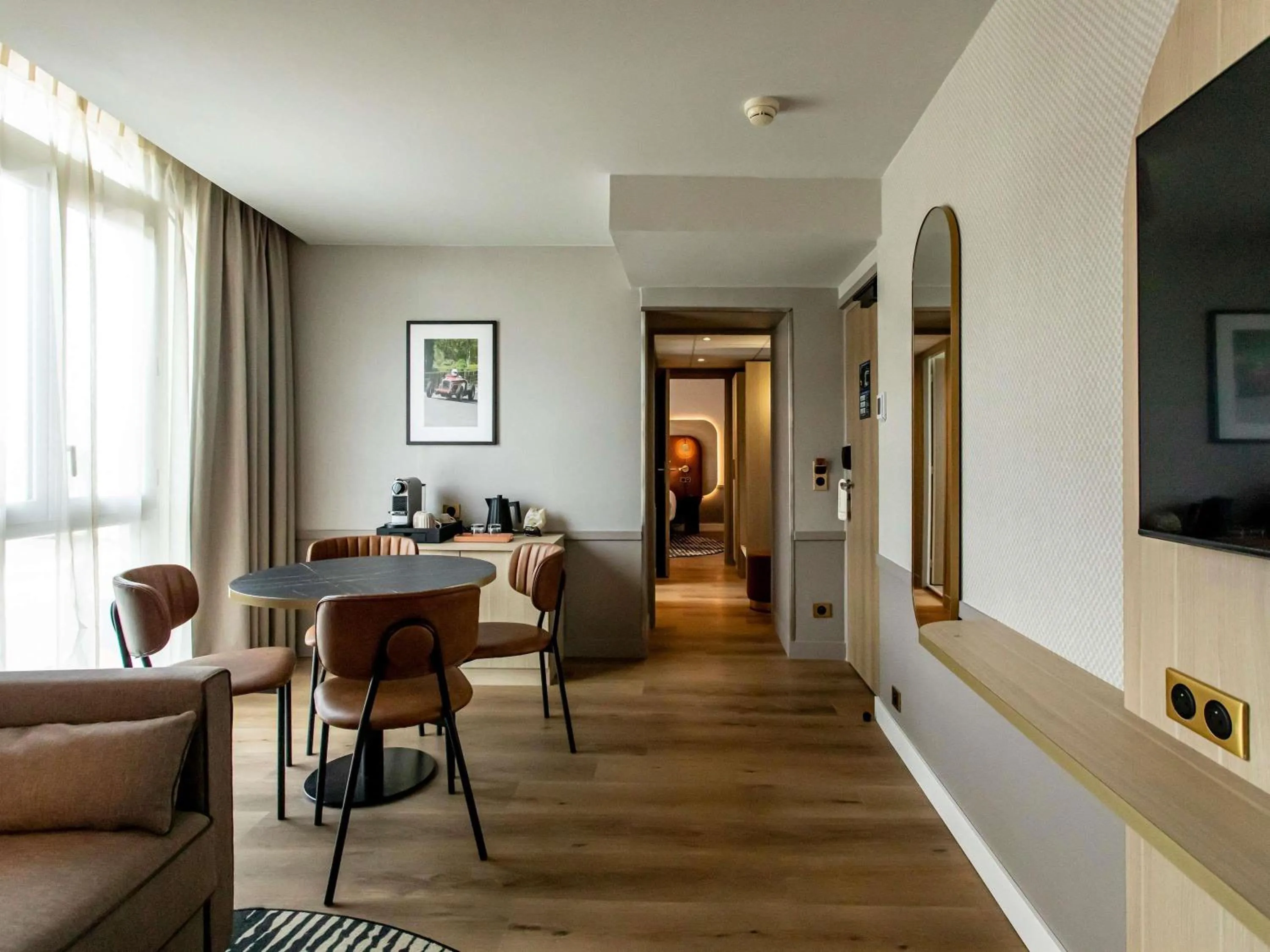 Bedroom in Mercure Angoulême Hôtel de France