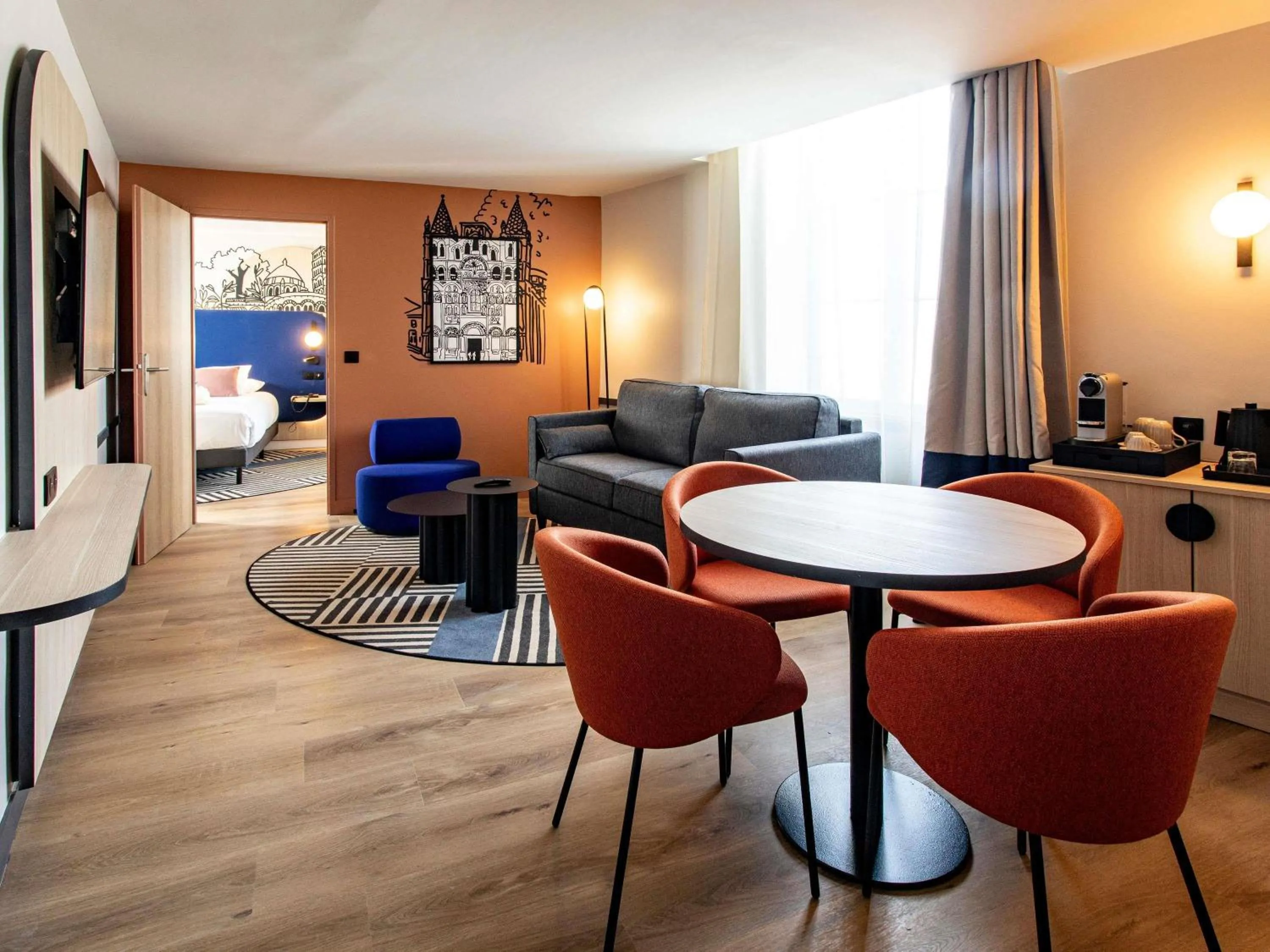 Bedroom in Mercure Angoulême Hôtel de France