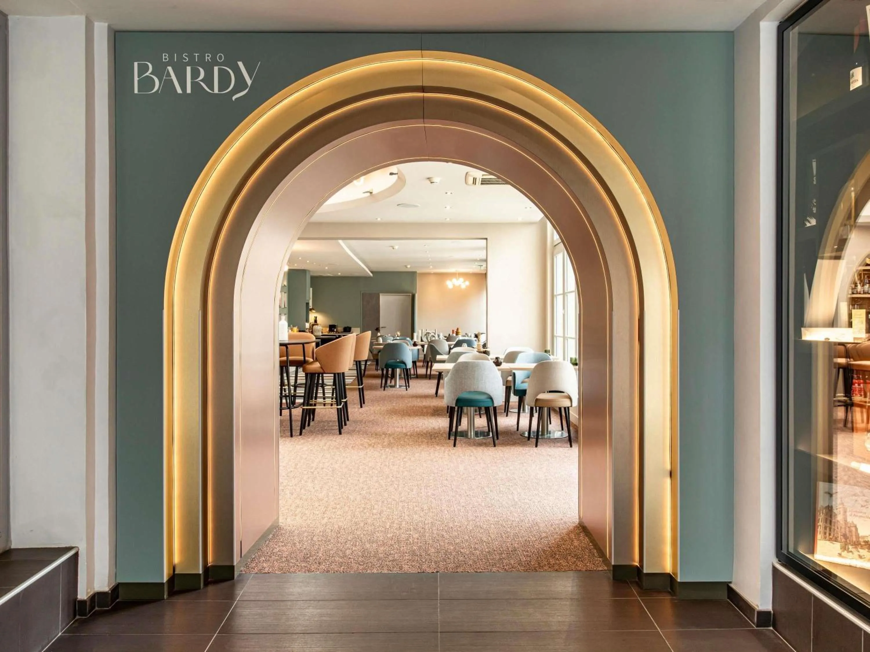 Restaurant/places to eat in Mercure Angoulême Hôtel de France